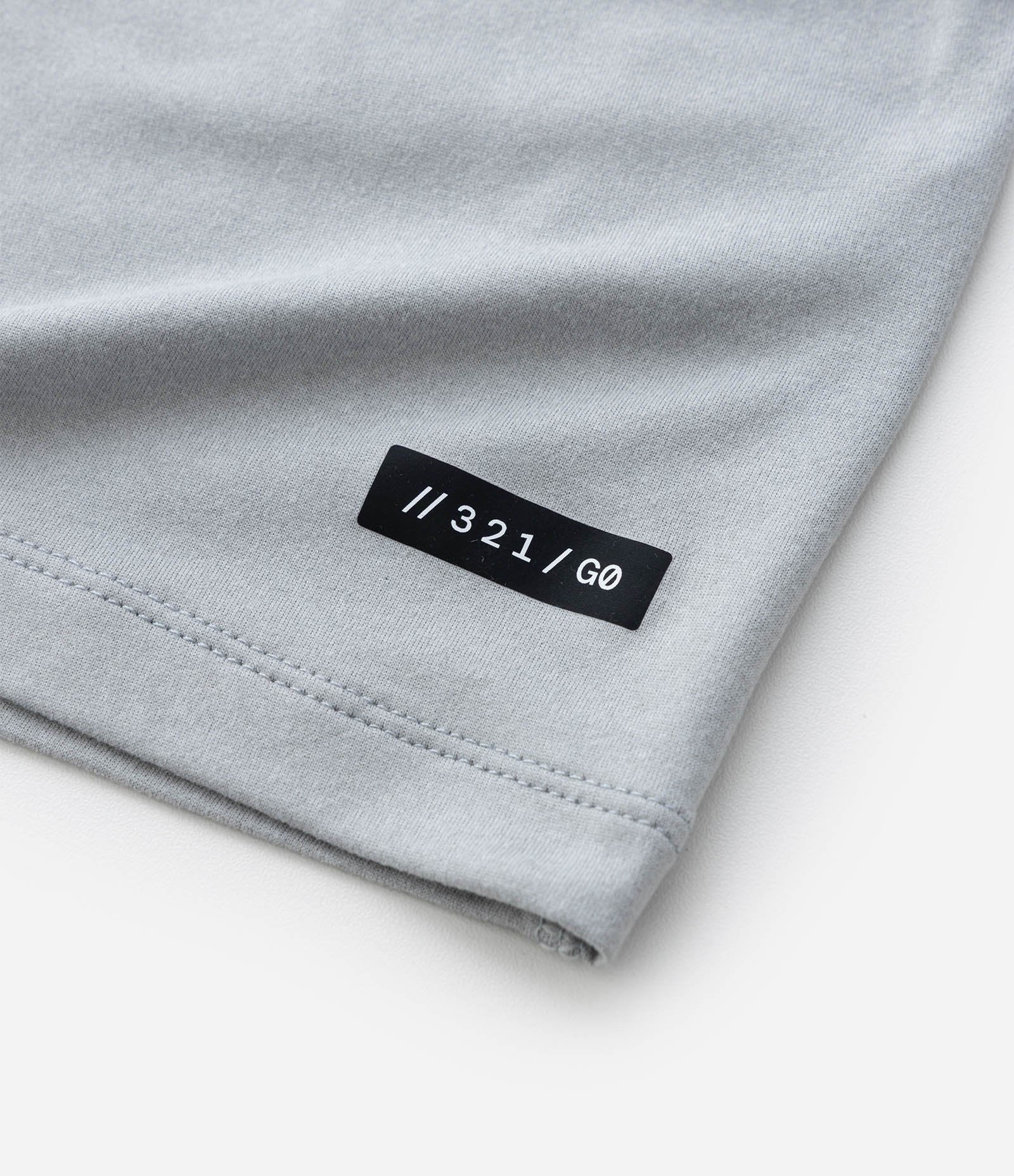 Camiseta Regular Esportiva em Tecnologia Dry com Etiqueta na Barra Cinza Claro 8
