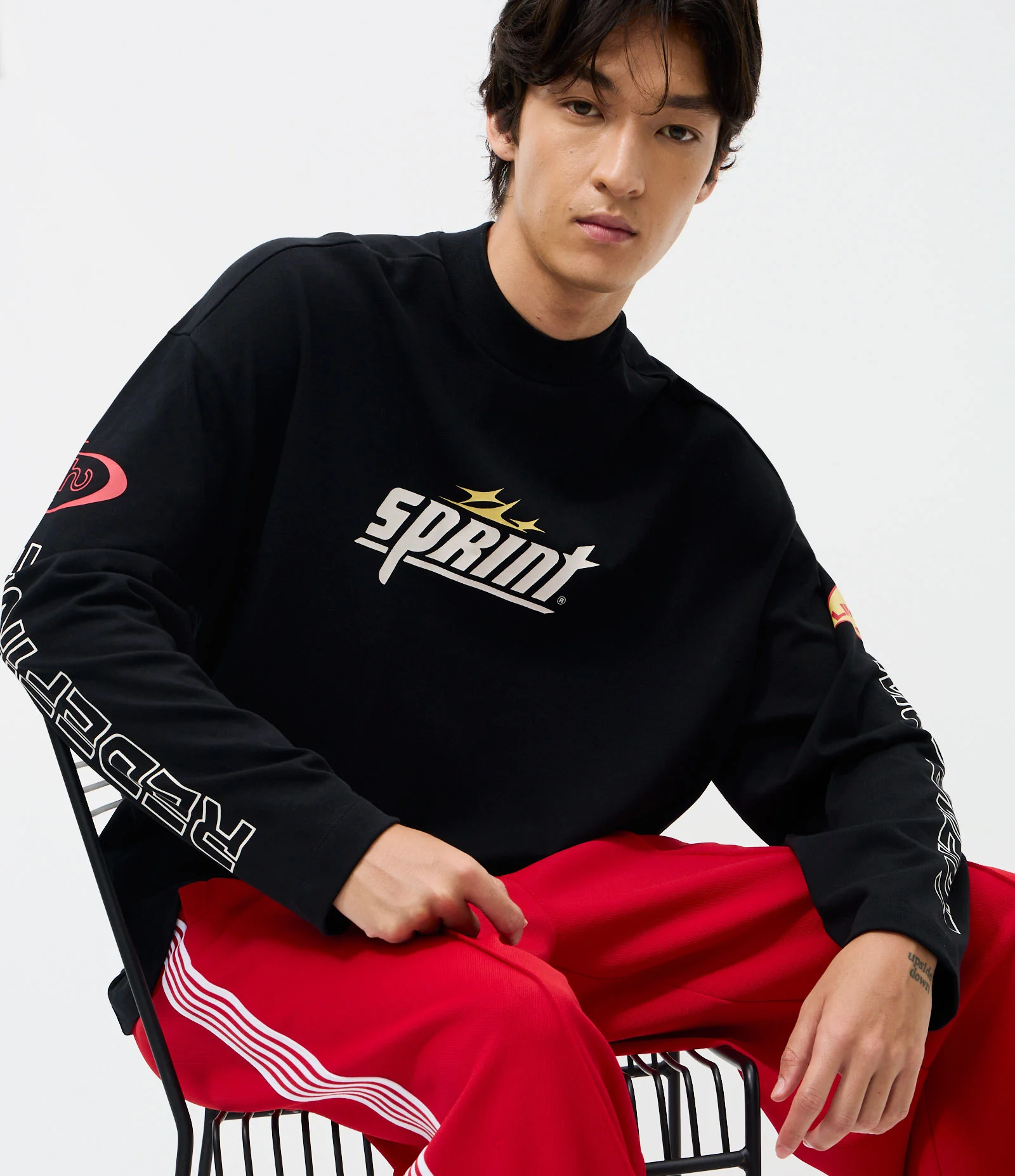 Camiseta Manga Longa em Algodão com Lettering Redefine Movement Preto 1