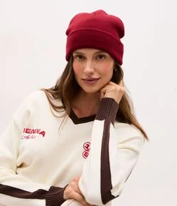 Touca em Tricô com Borda Dobradinha e Etiqueta Aplicada