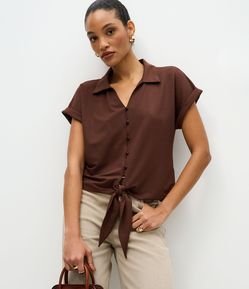 Blusa Texturizada em Viscose com Botões e Amarração