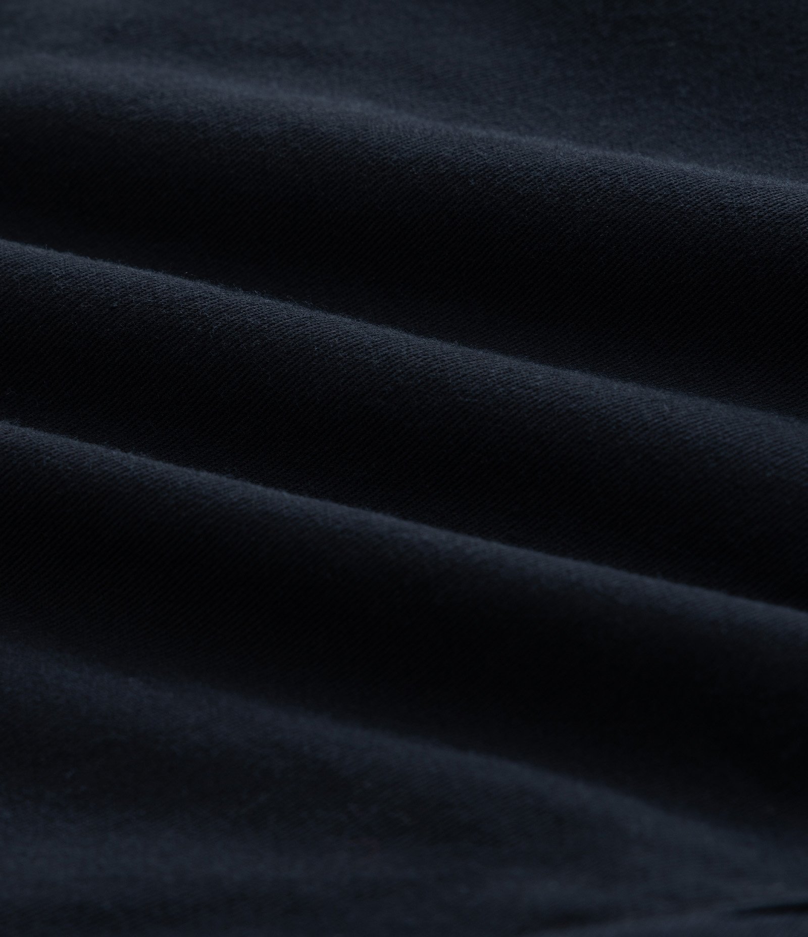 Bermuda Cargo em Sarja Liso com Cós Elástico Preto 3