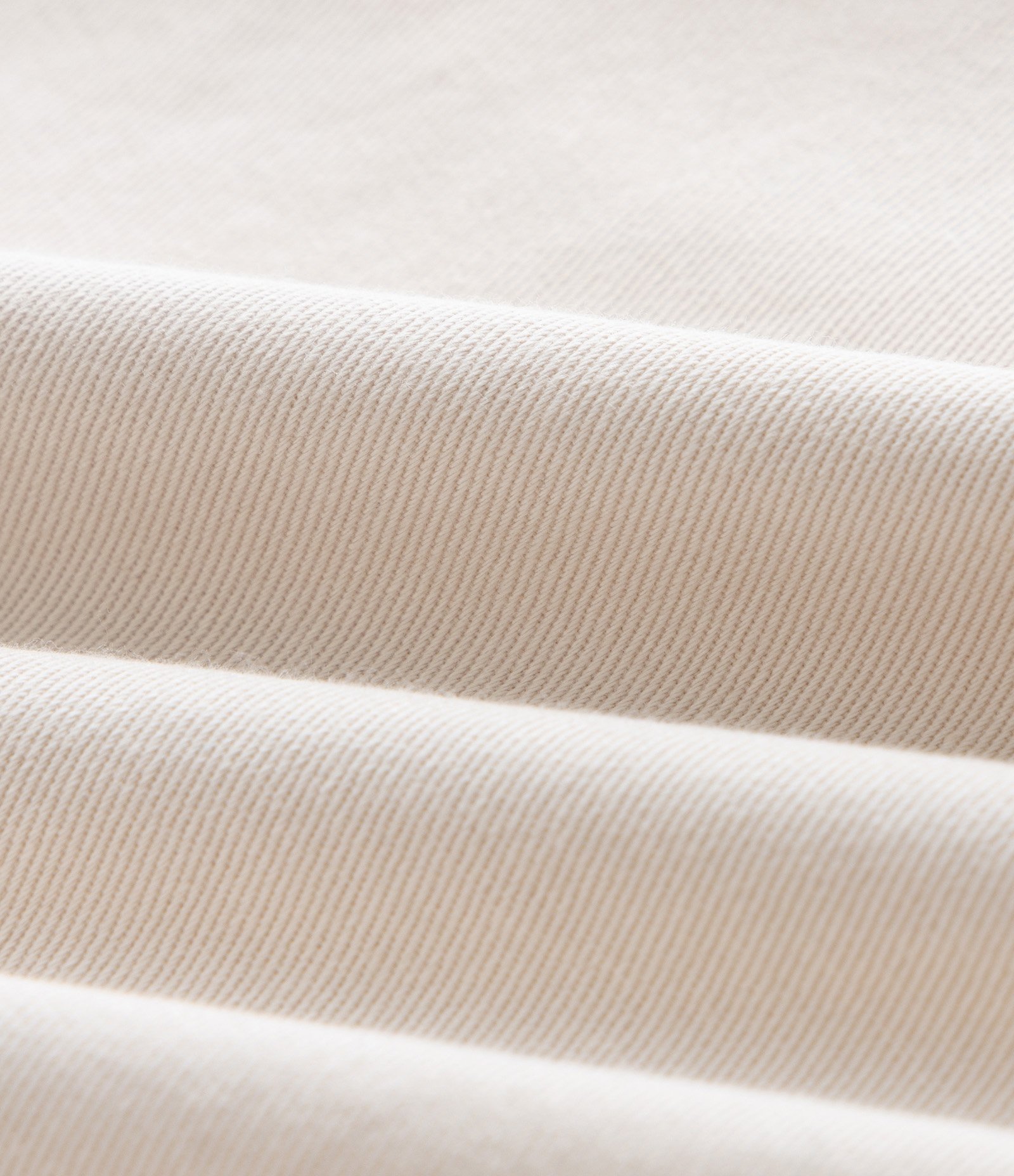 Bermuda Cargo em Sarja Liso com Cós Elástico Off White 3