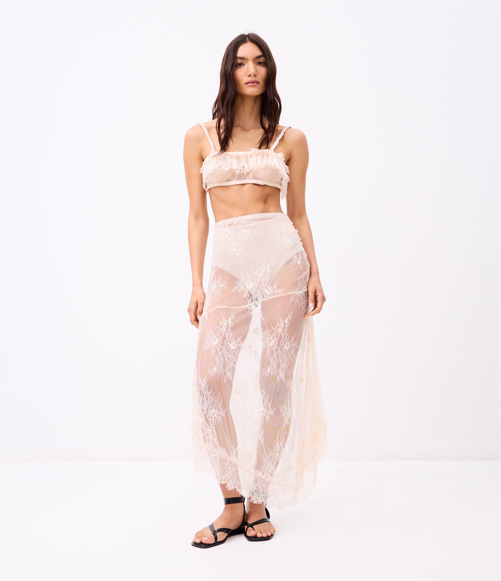 Top em Renda com Barra Nuvem e Elástico na Alça Bege 3