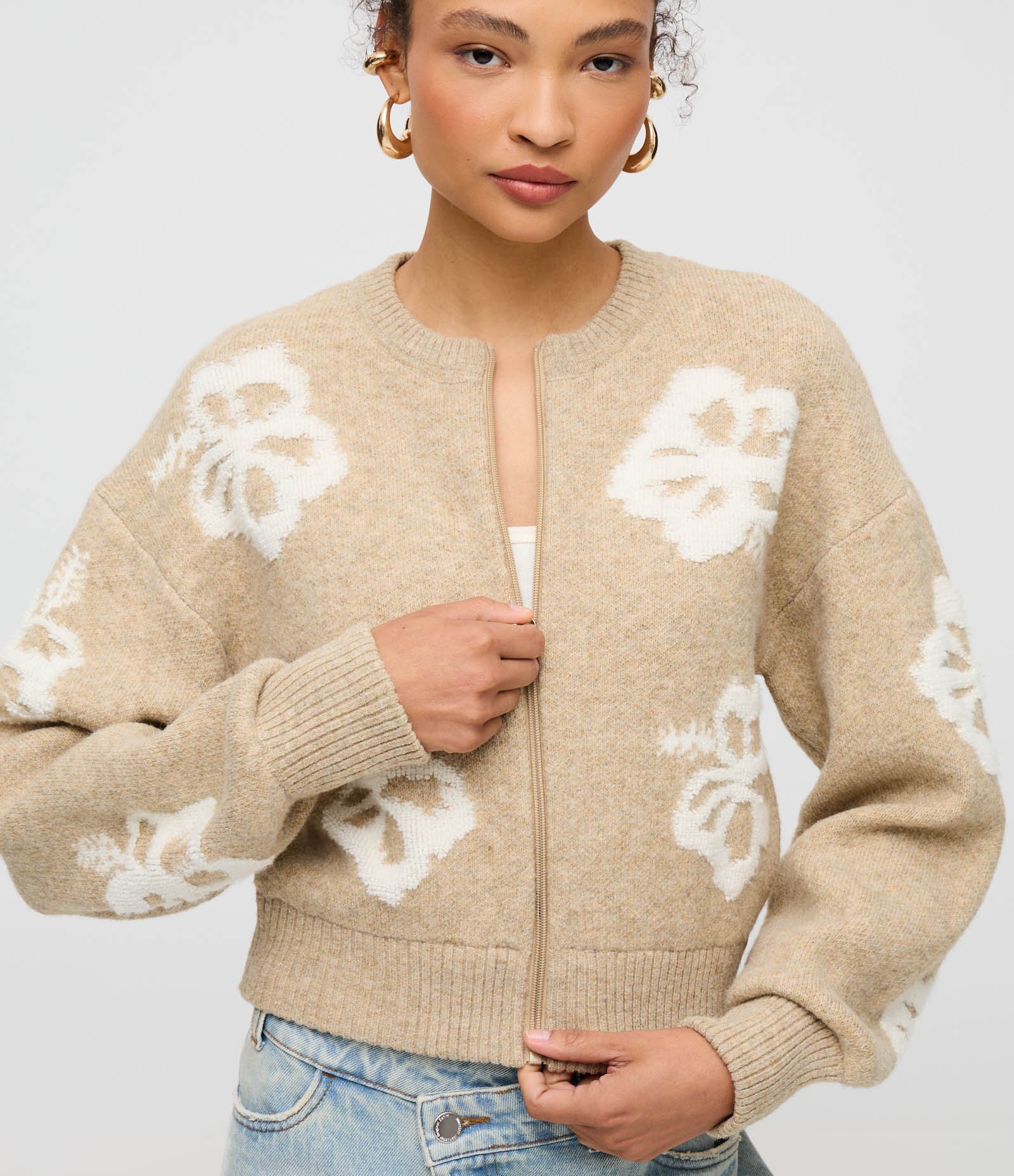 Cardigan Com Zíper Frontal e Estampa de Flores Bege 4