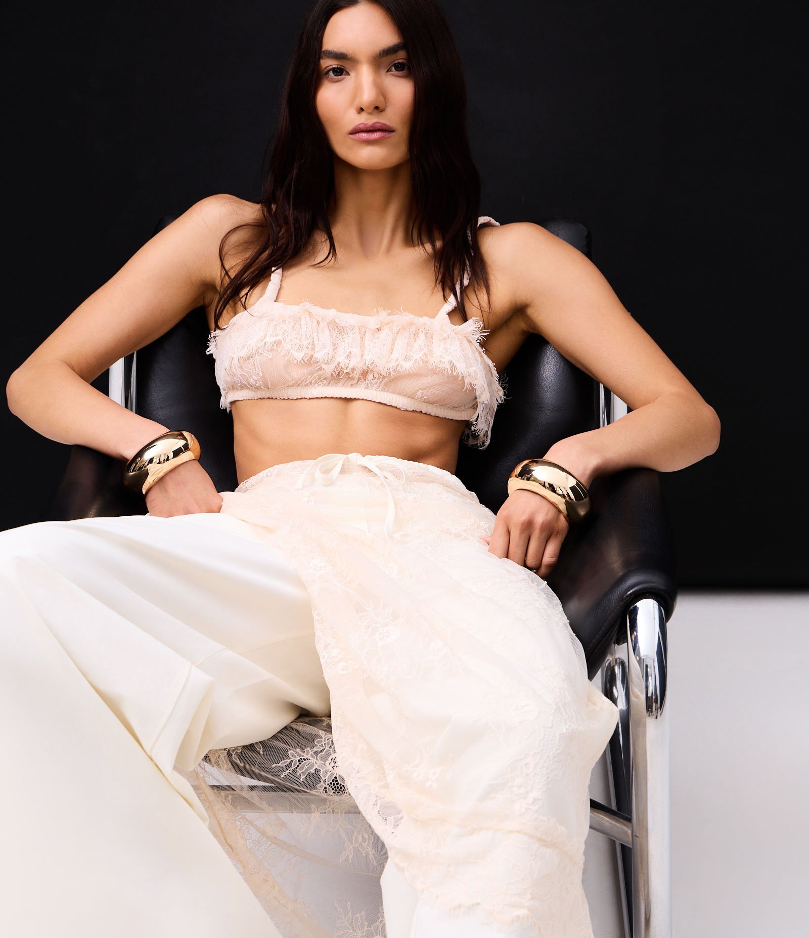 Saia Midi em Renda Floral com Barra Desfeita Bege 8