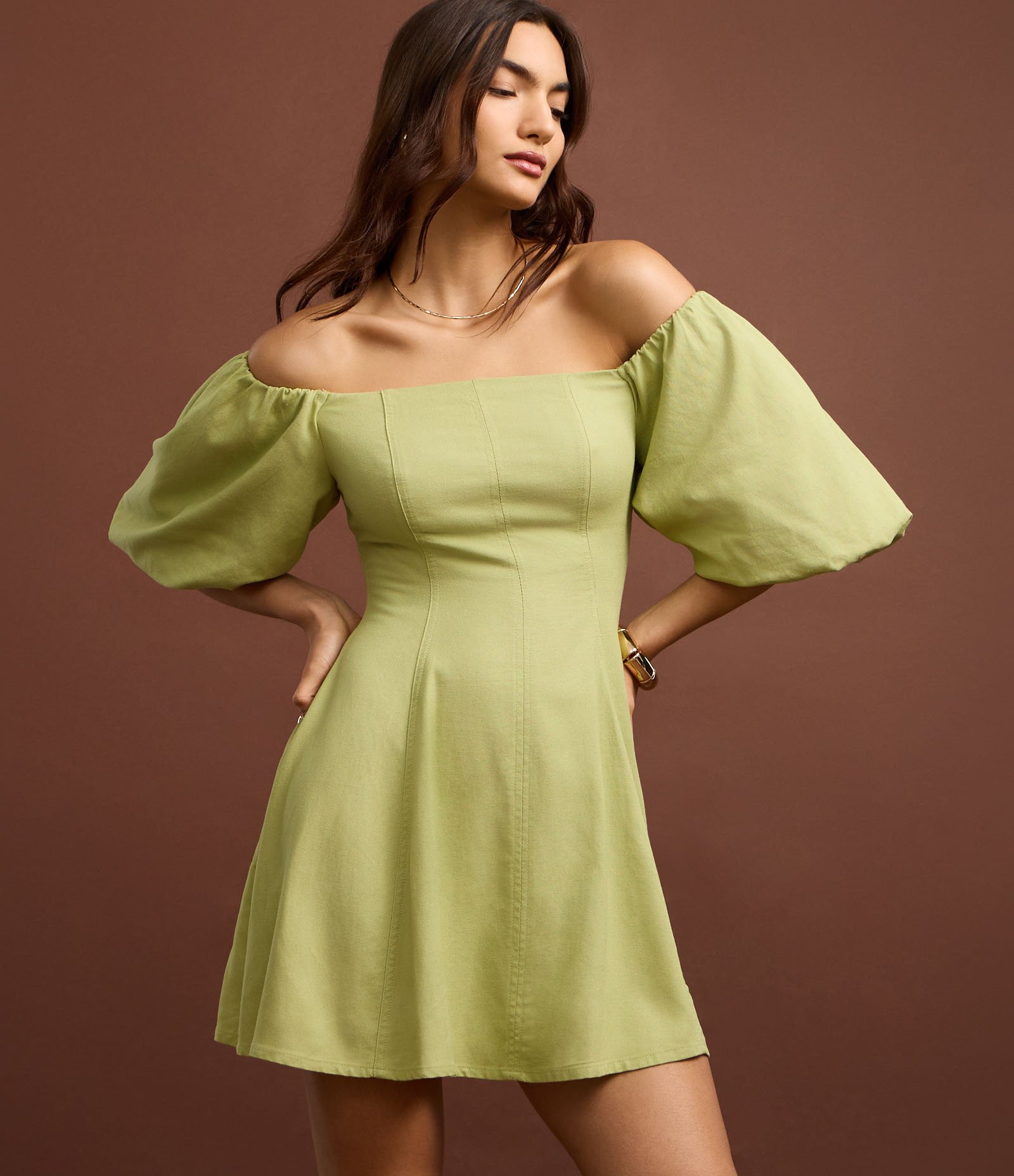 Vestido Curto com Manga Bufante e Ombro a Ombro Verde 5