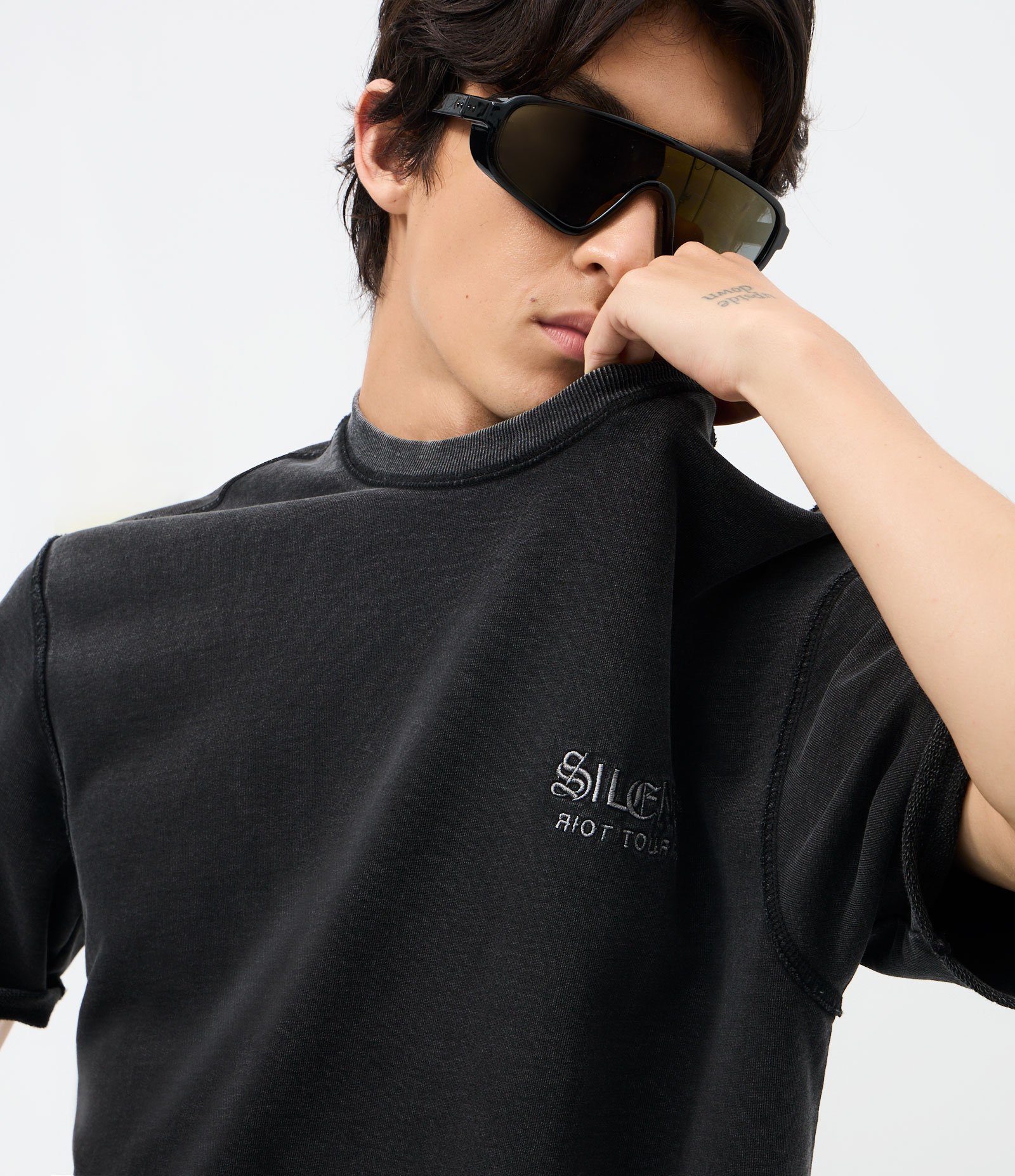 Camiseta Manga Curta em Algodão com Lettering Silent Riot Tour 98 Preto 2