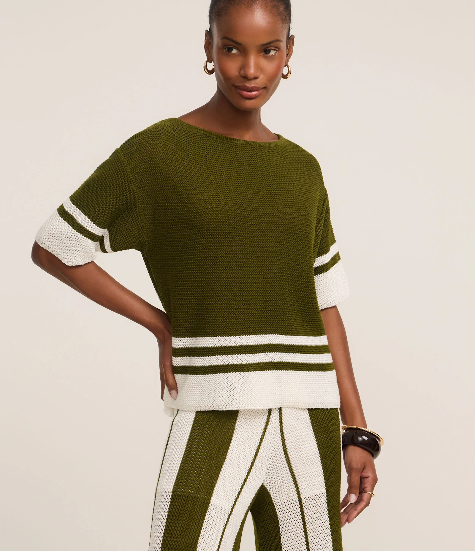 Blusa em Tricô com Ponto Aberto e Listras Contrastantes Verde/Off White 1