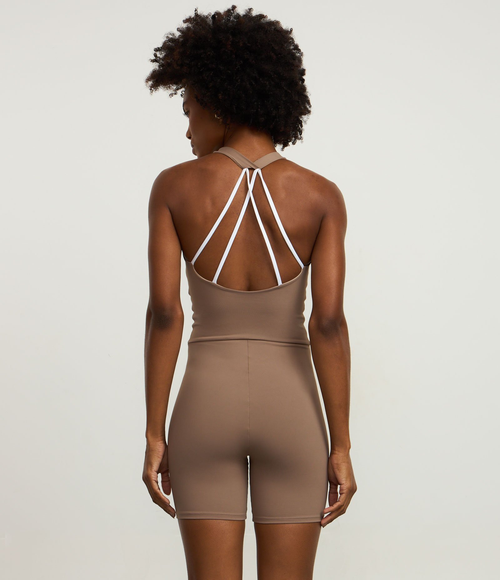 Macaquinho Curto Esportivo com Costas em Roletê Transpassado Marrom 4