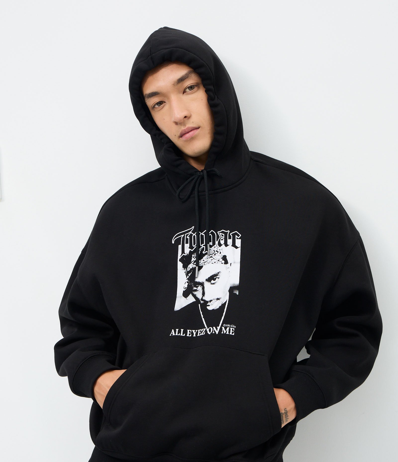 Casaco em Fleece com Estampa Tupac All Eyez On Me Preto 1