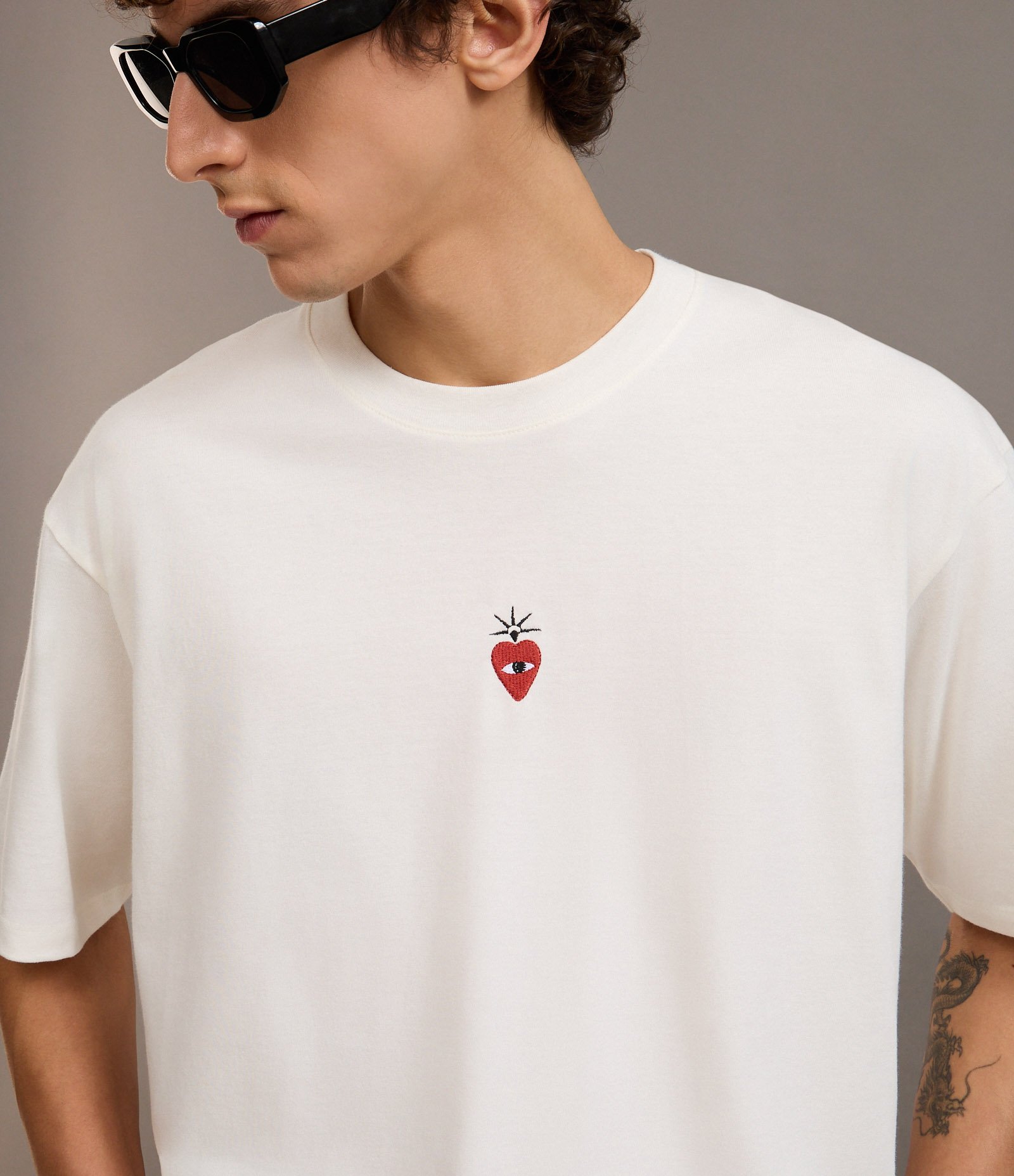 Camiseta Boxy  em Meia Malha com Mini Silk Bordado Branco 3