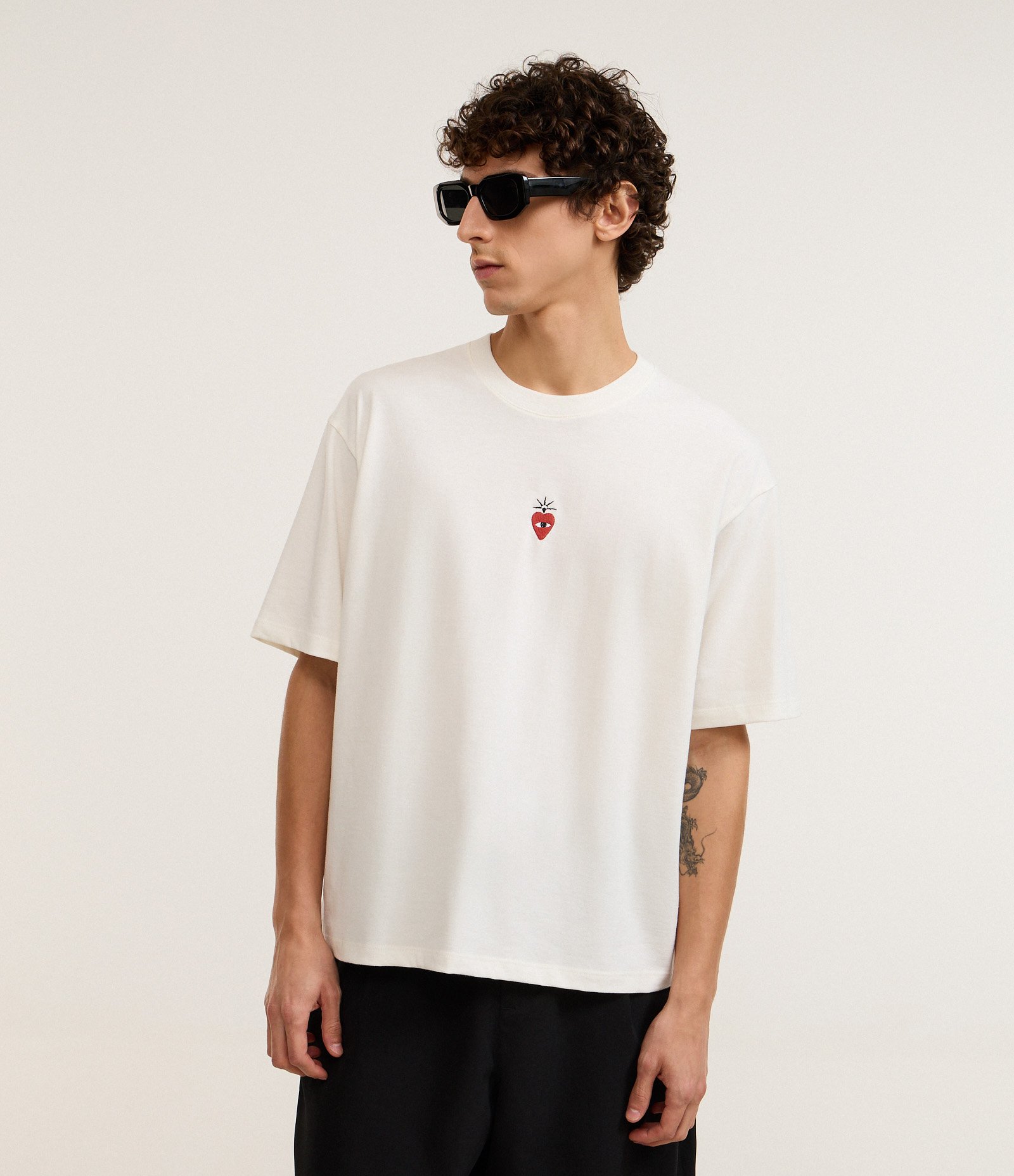Camiseta Boxy  em Meia Malha com Mini Silk Bordado Branco 4