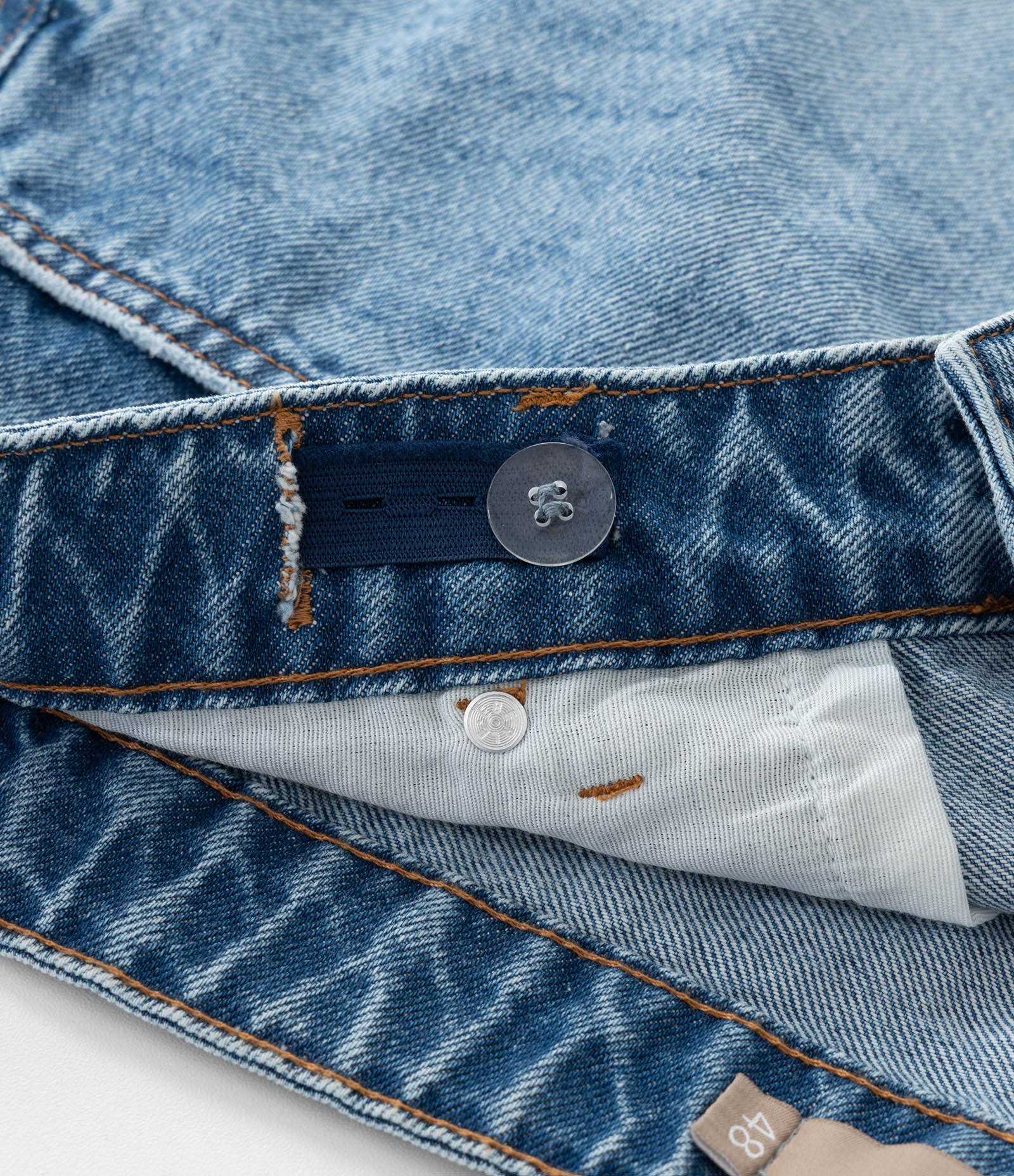 Short Boyfriend Jeans com Puídos e Bordado Mari Lobo Curve & Plus Size Azul 4