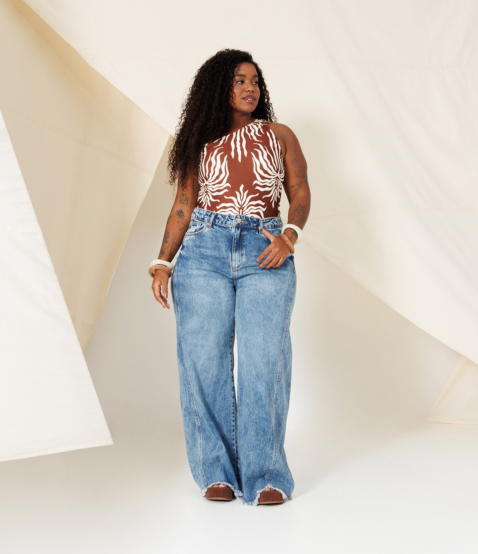 Calça Wide Leg em Jeans com Recorte Laterais Curve & Plus Size Azul Médio 1