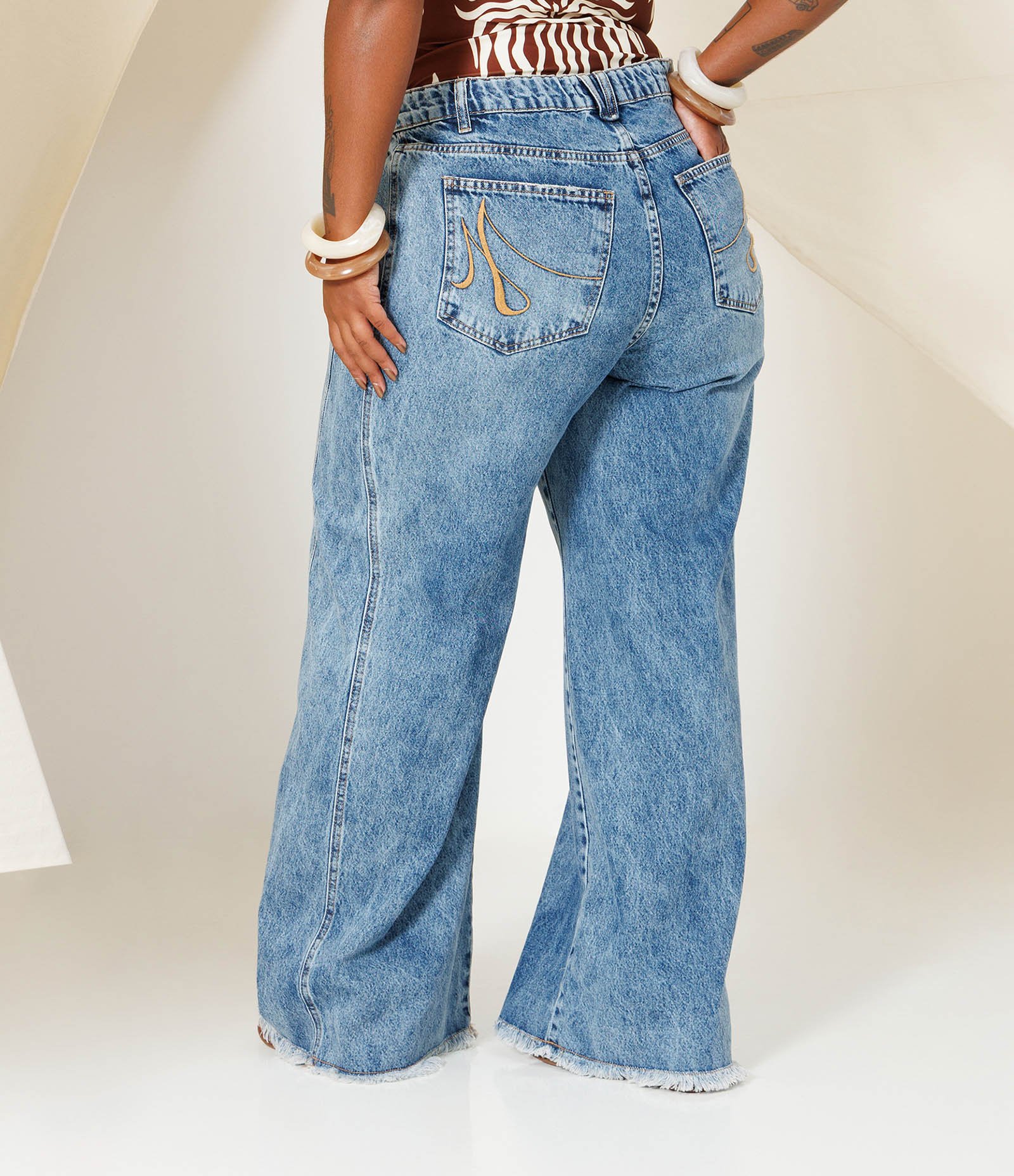 Calça Wide Leg em Jeans com Recorte Laterais Curve & Plus Size Azul Médio 2