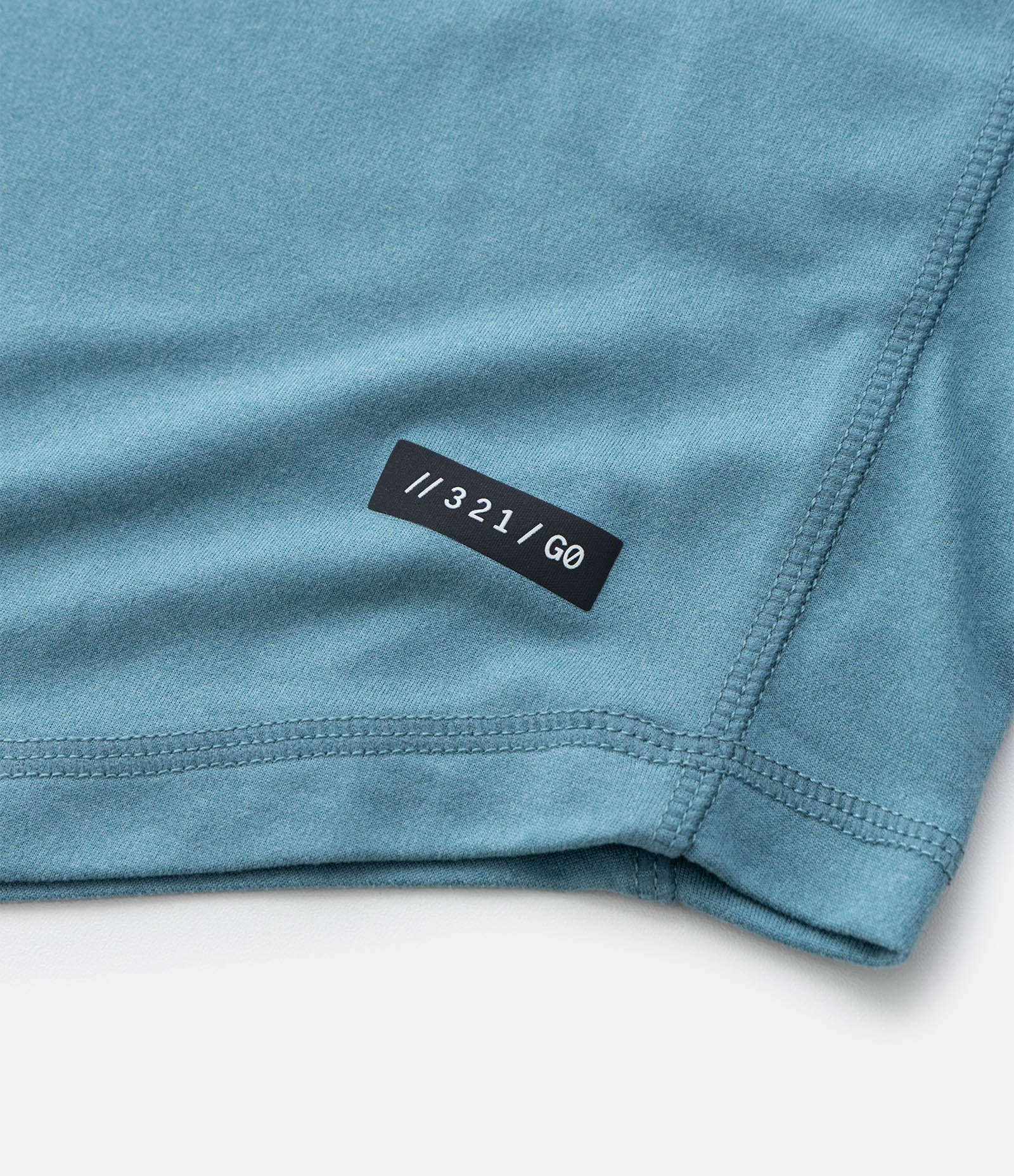 Regata Regular Esportiva com Etiqueta na Barra e Detalhe Contrastante Azul Claro 8