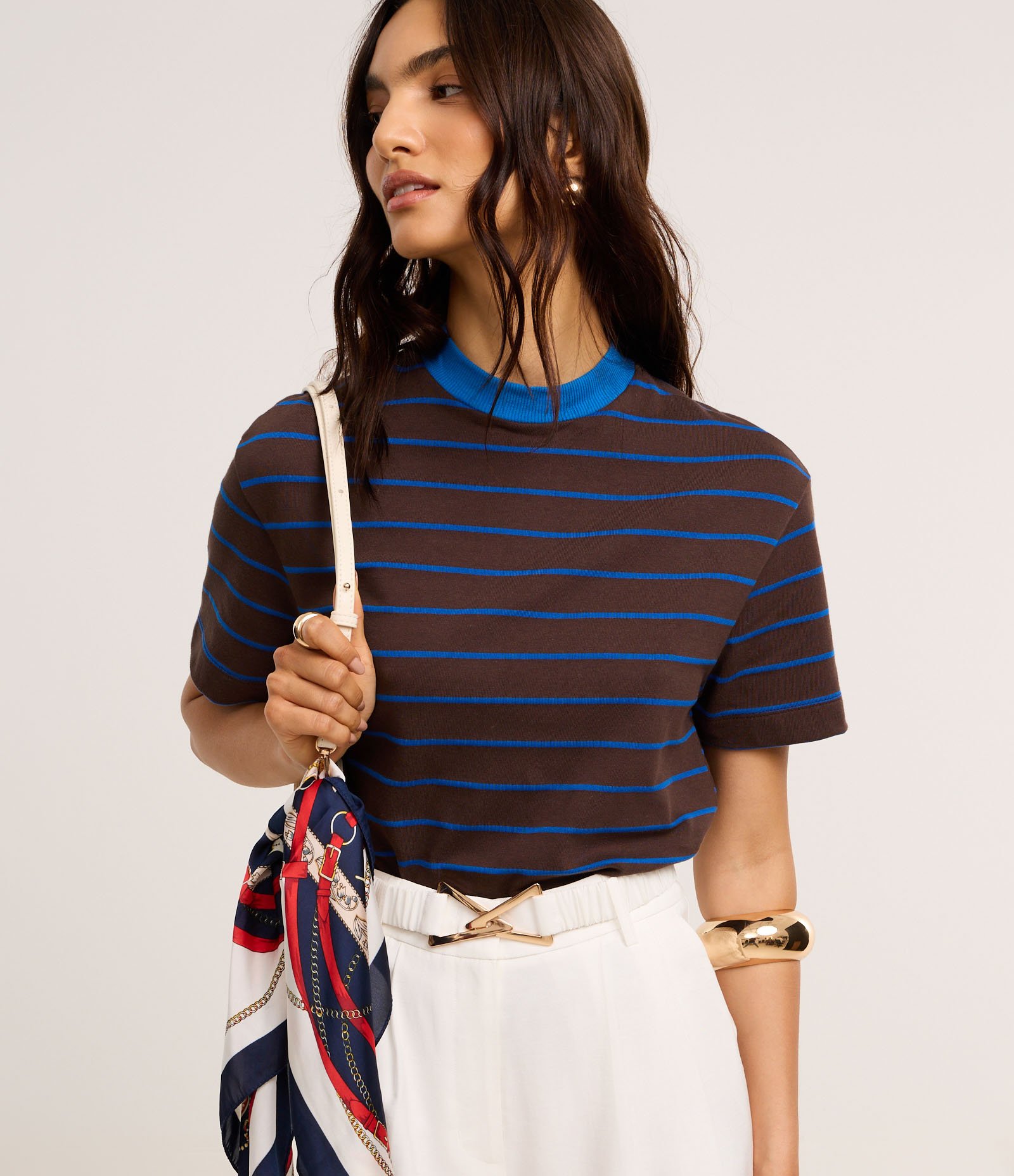 Camiseta Listrada em Malhão com Gola Contrastante Marrom/Azul 1