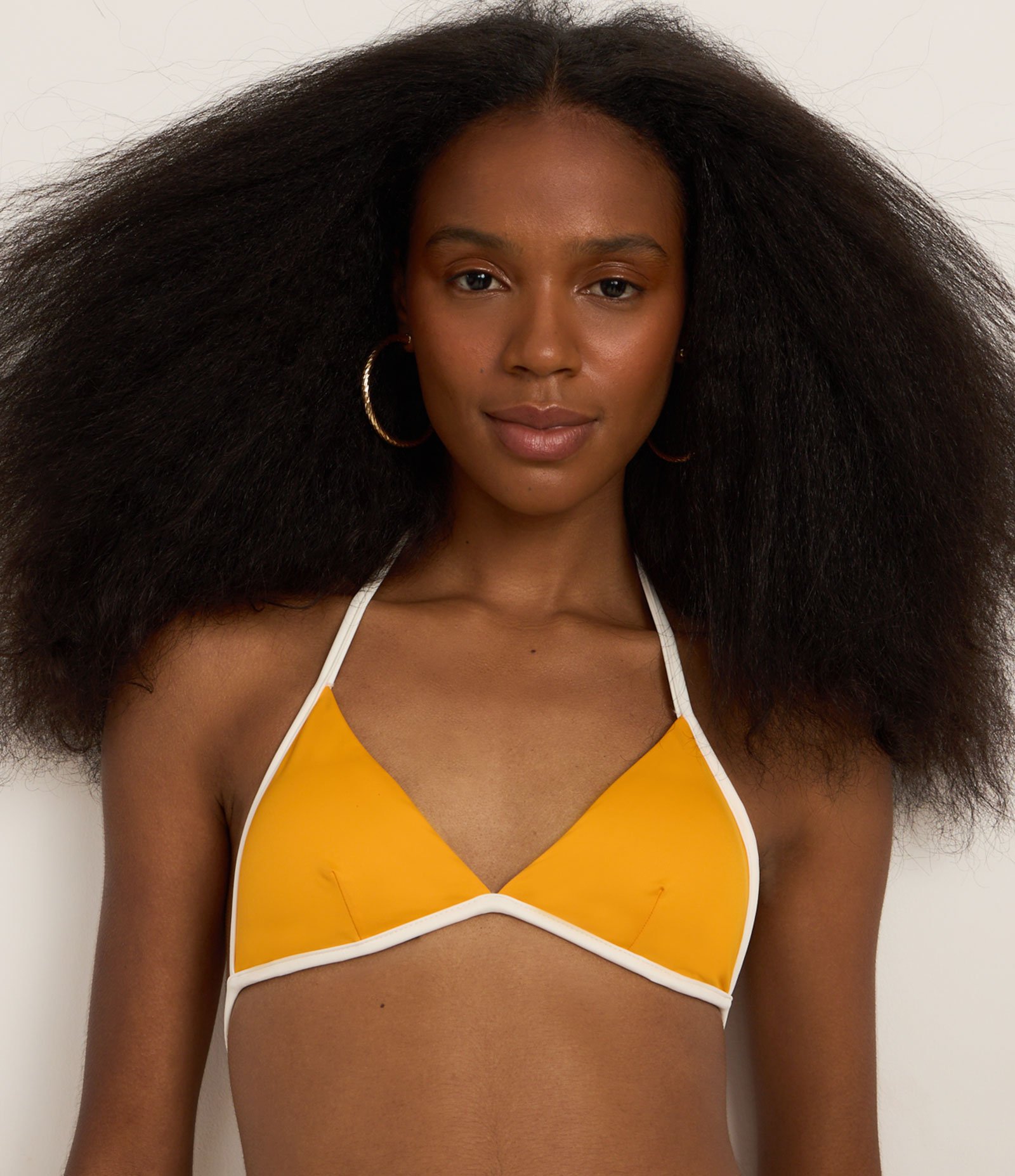 Biquíni Top Triângulo Fixo em Microfibra com Viés Contrastante Amarelo 1
