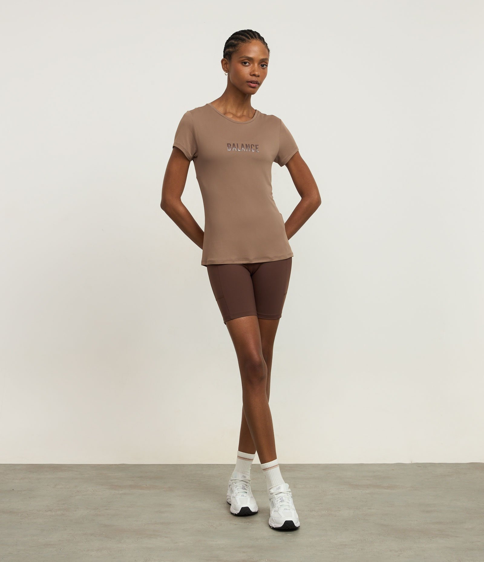 Camiseta Esportiva em Poliamida com Manga Curta e Tecnologia Dry Marrom 2