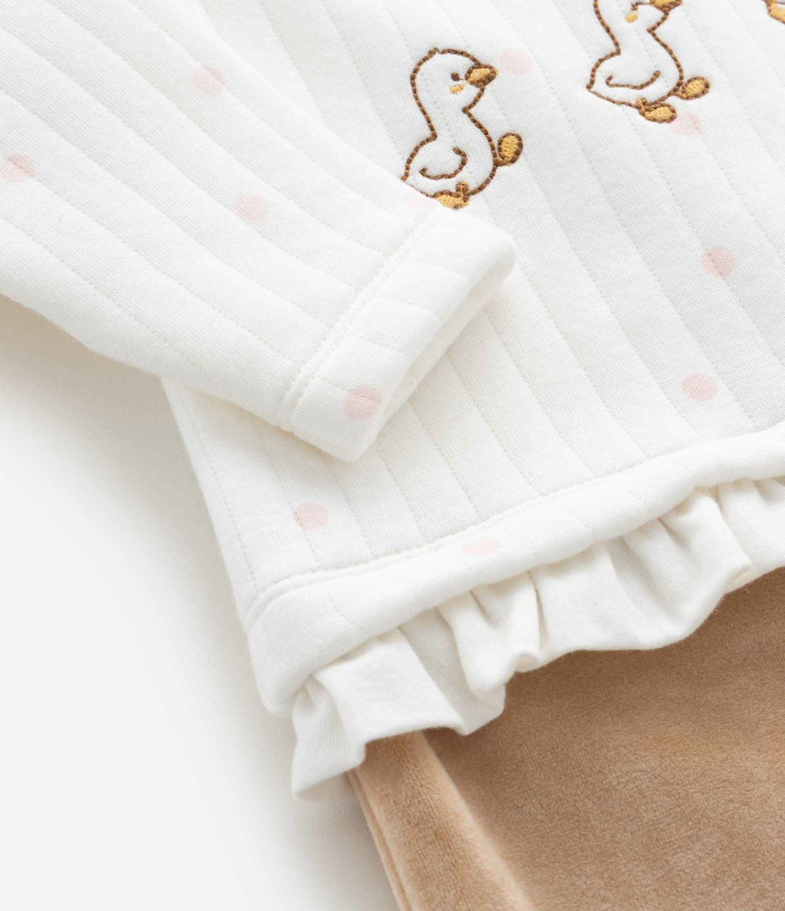 Macacão Infantil Matelassê com Bordado Patinhos – Tam 0 a 18 Meses Branco/Bege 8