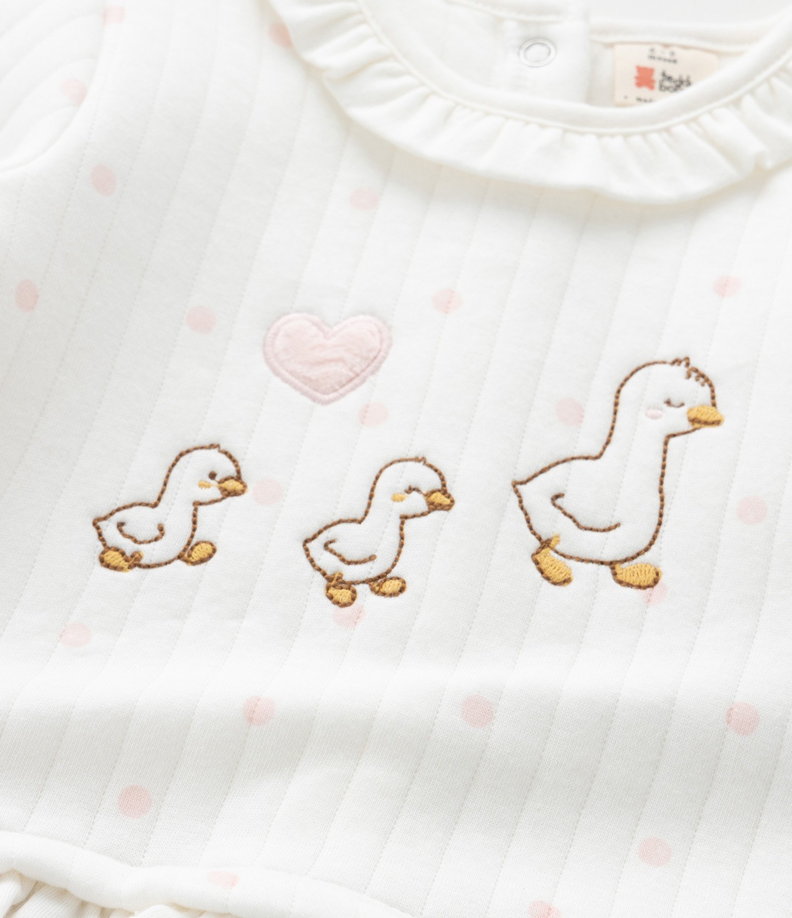 Macacão Infantil Matelassê com Bordado Patinhos – Tam 0 a 18 Meses Branco/Bege 6