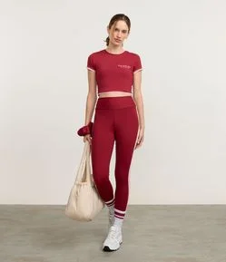 Camiseta Cropped Esportiva em Microfibra com Estampa Localizada