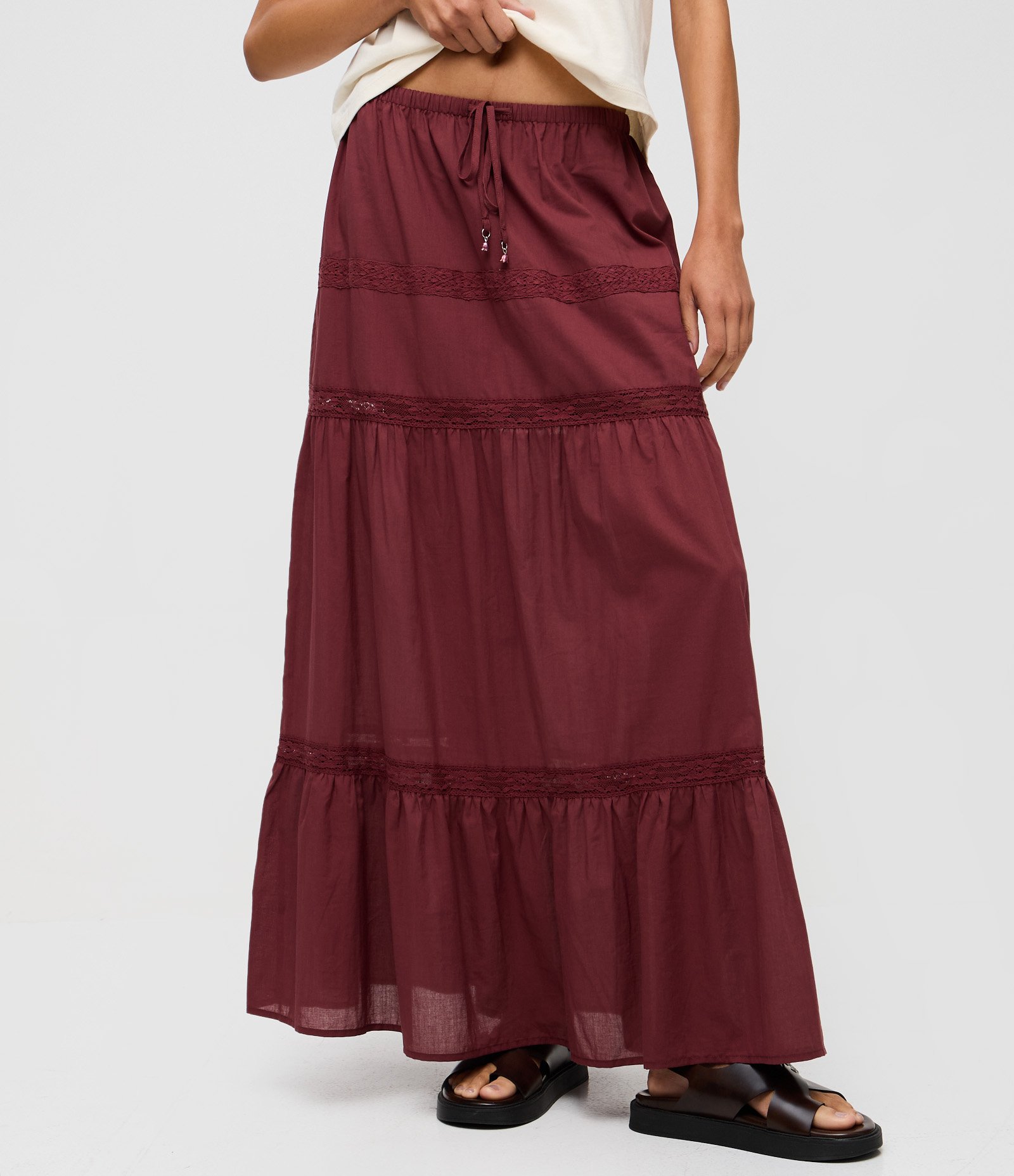 Saia Longa em Viscolinho Texturizado com Renda e Detalhe em Entremeio Vermelho 2