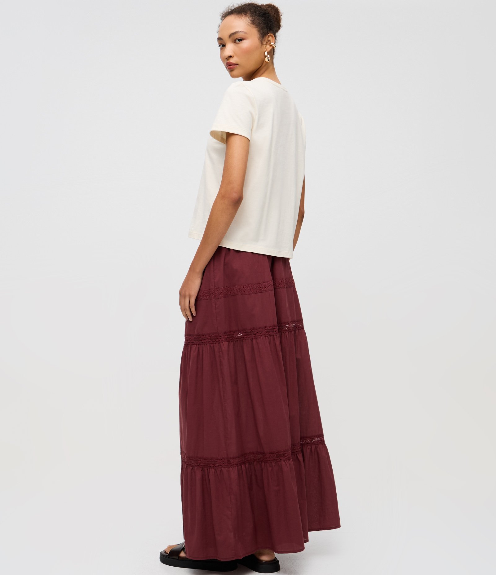 Saia Longa em Viscolinho Texturizado com Renda e Detalhe em Entremeio Vermelho 3