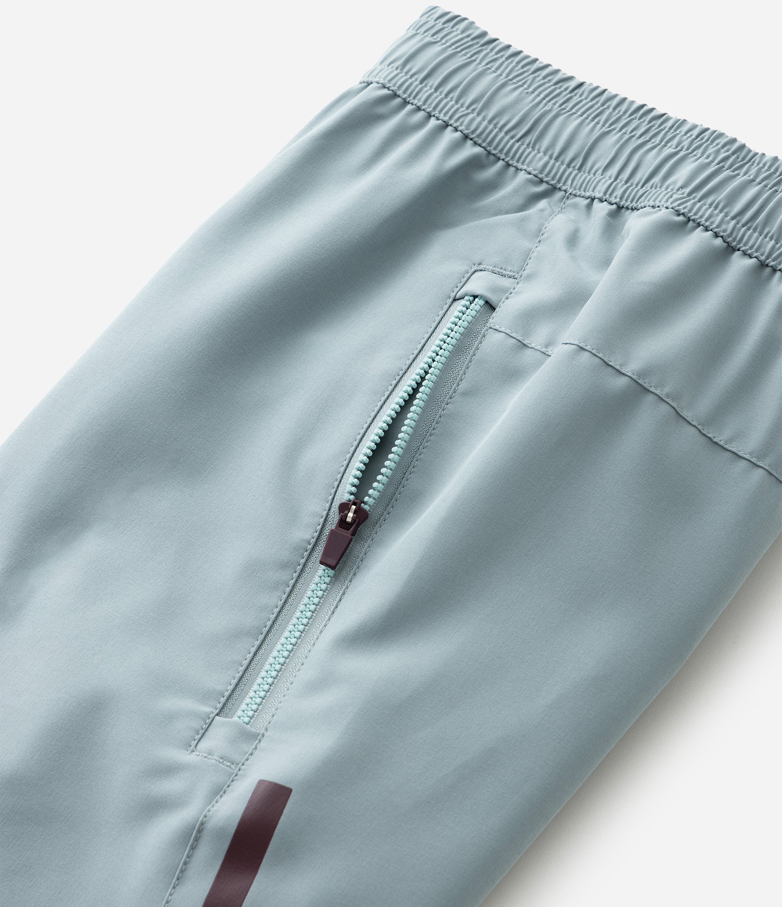 Bermuda Esportiva com Blocos de Cor e Bolsos com Zíper Cinza Gelo 6