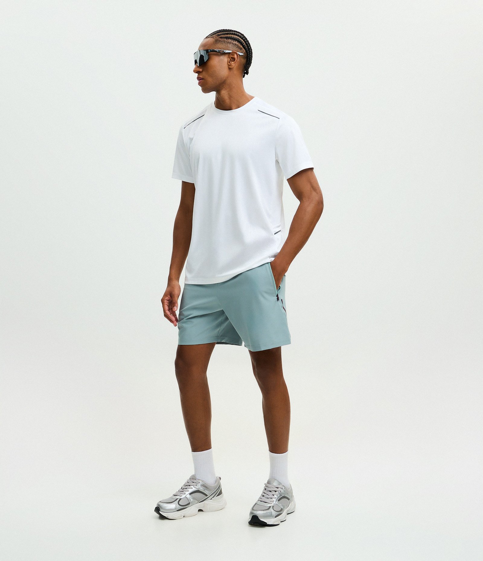 Bermuda Esportiva com Blocos de Cor e Bolsos com Zíper Cinza Gelo 1