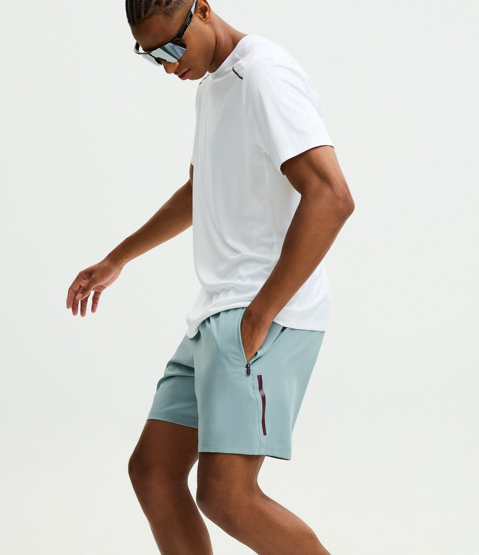 Bermuda Esportiva com Blocos de Cor e Bolsos com Zíper Cinza Gelo 4