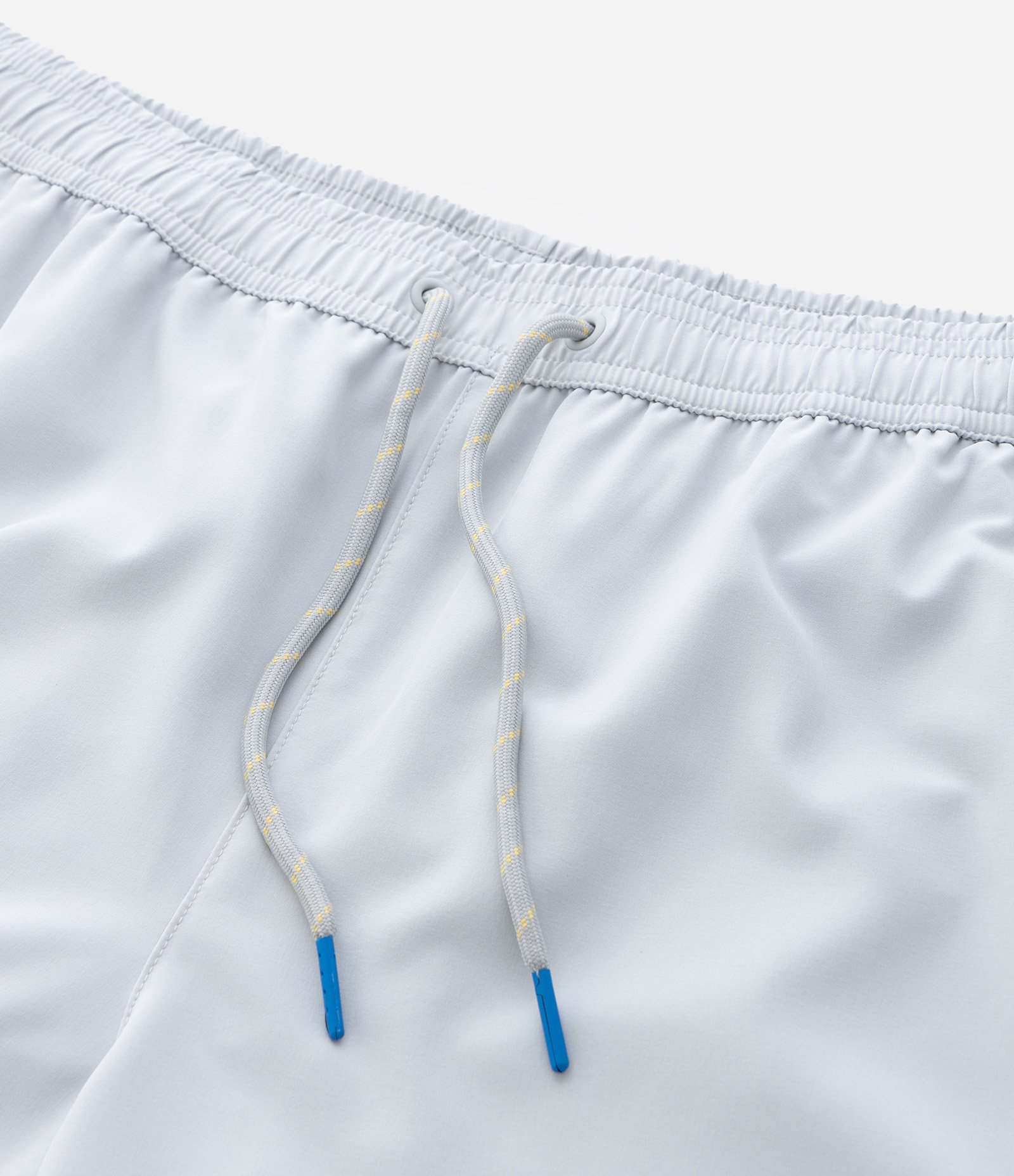 Bermuda Esportiva com Blocos de Cor e Bolsos com Zíper Cinza Claro 5