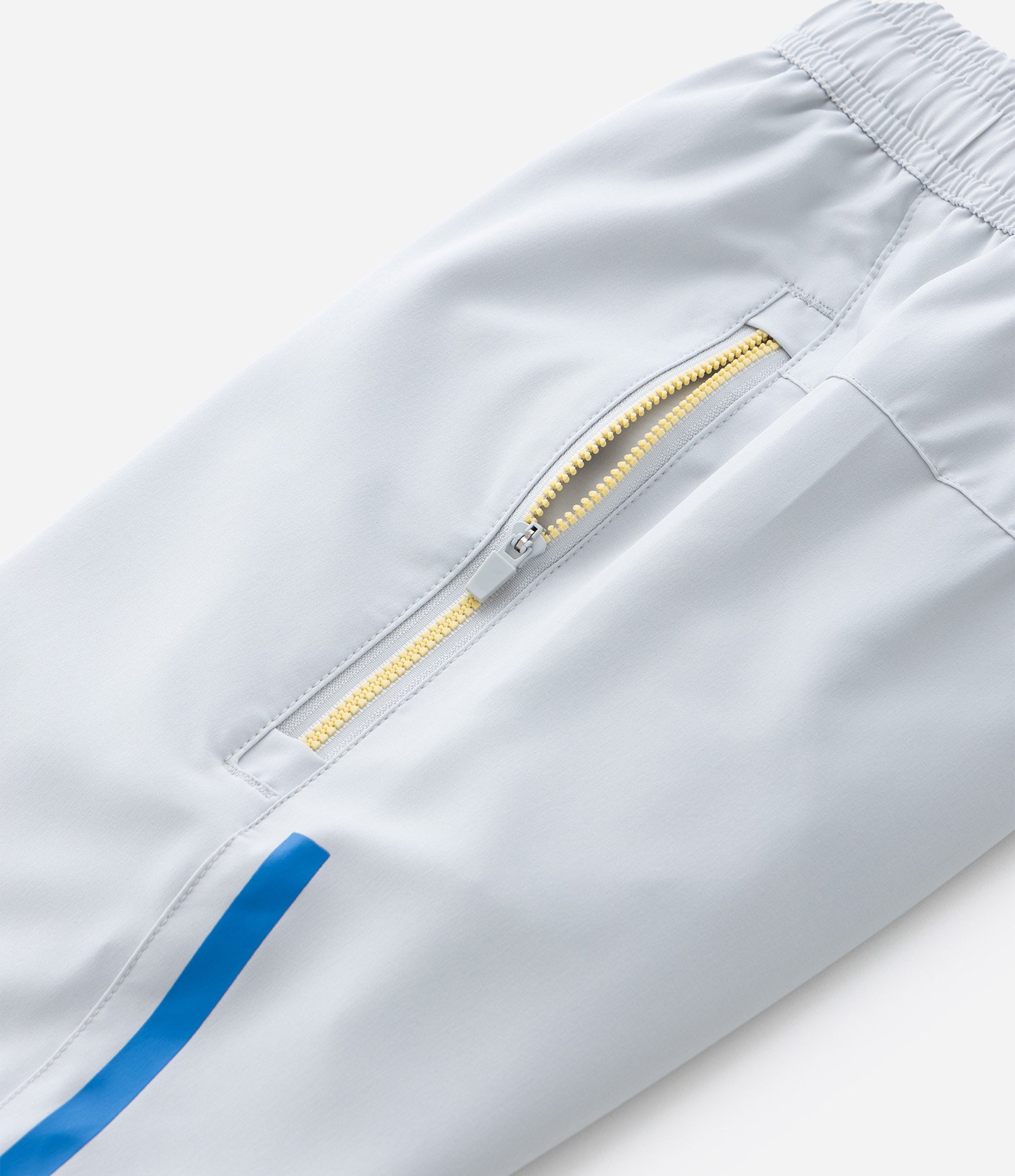 Bermuda Esportiva com Blocos de Cor e Bolsos com Zíper Cinza Claro 6