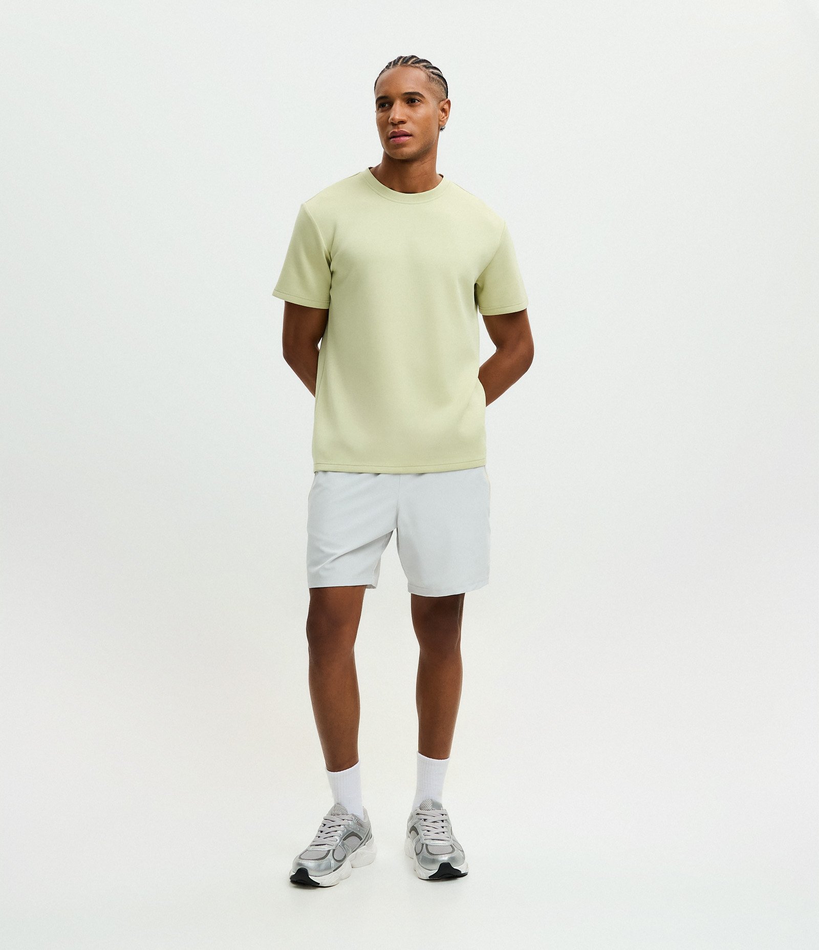 Bermuda Esportiva com Blocos de Cor e Bolsos com Zíper Cinza Claro 1