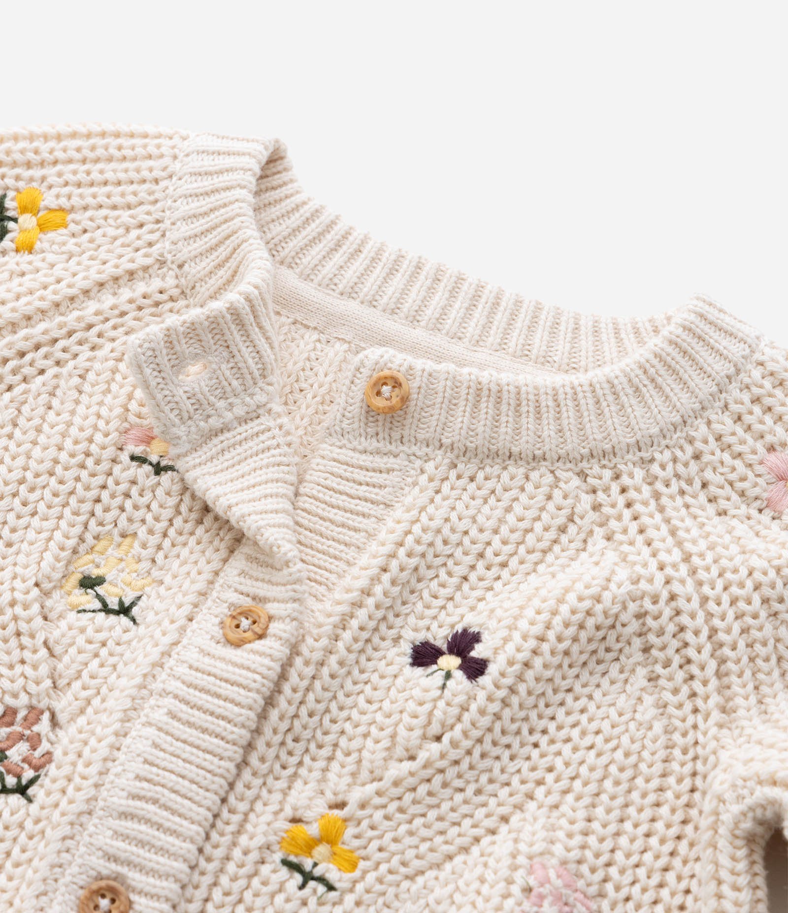 Cardigan Infantil em Efeito Tricô com Bordado Floral – Tam 0 a 18 Meses Bege Claro 8