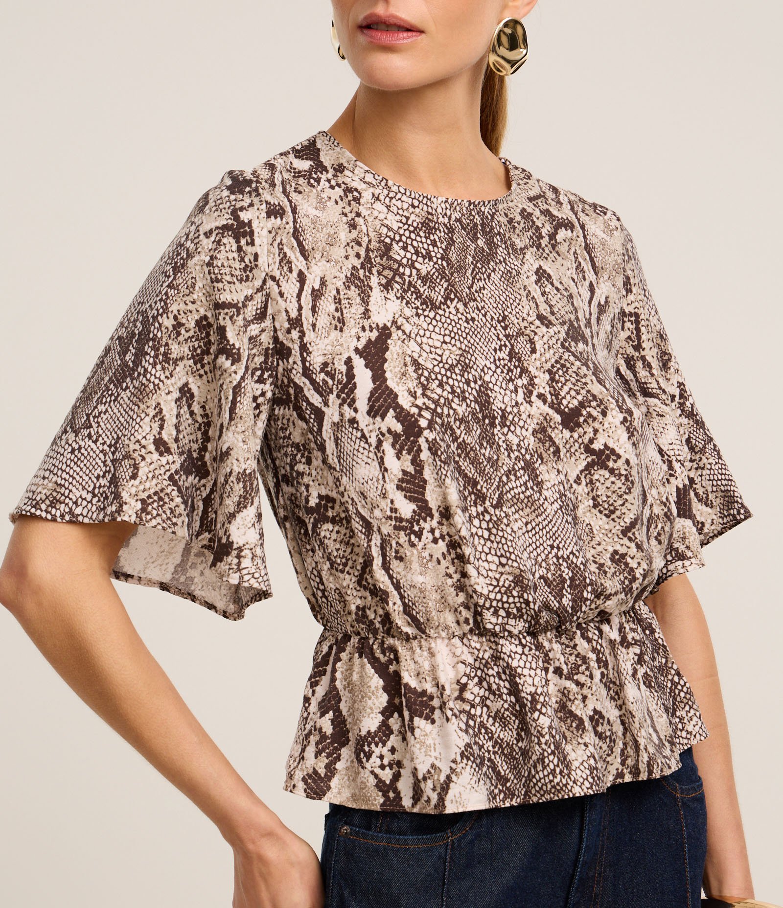 Blusa em Crepe com Cintura Franzida e Estampa Serpente Multicores 4