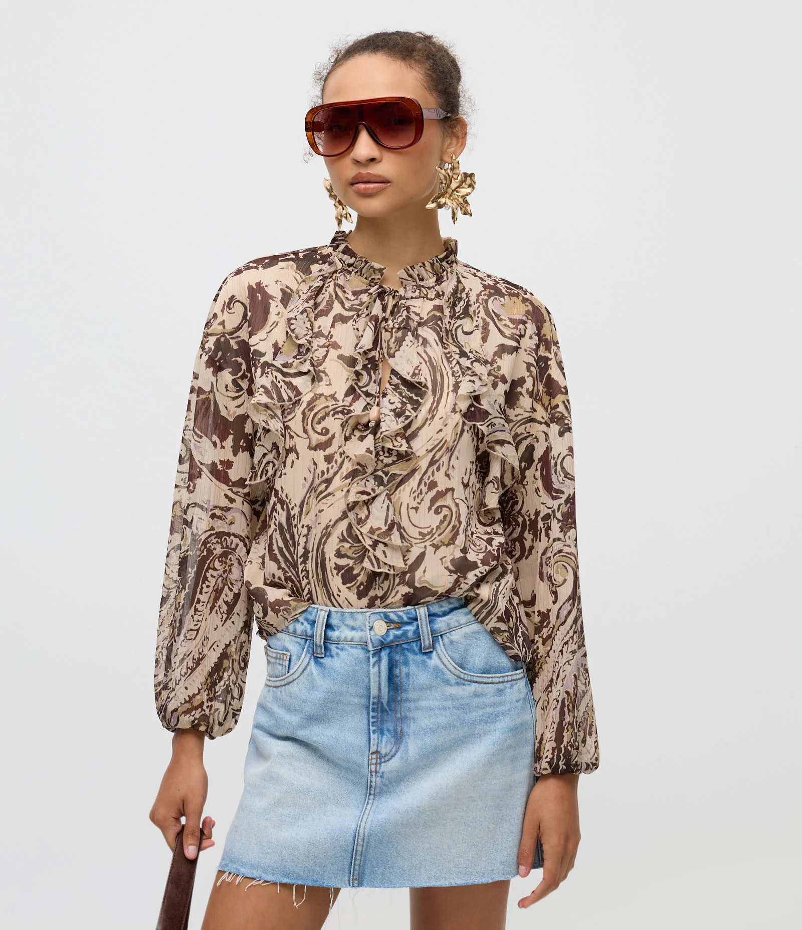 Bata Chiffon com Amarração na Gola e Estampa Paisley Bege/Marrom 1