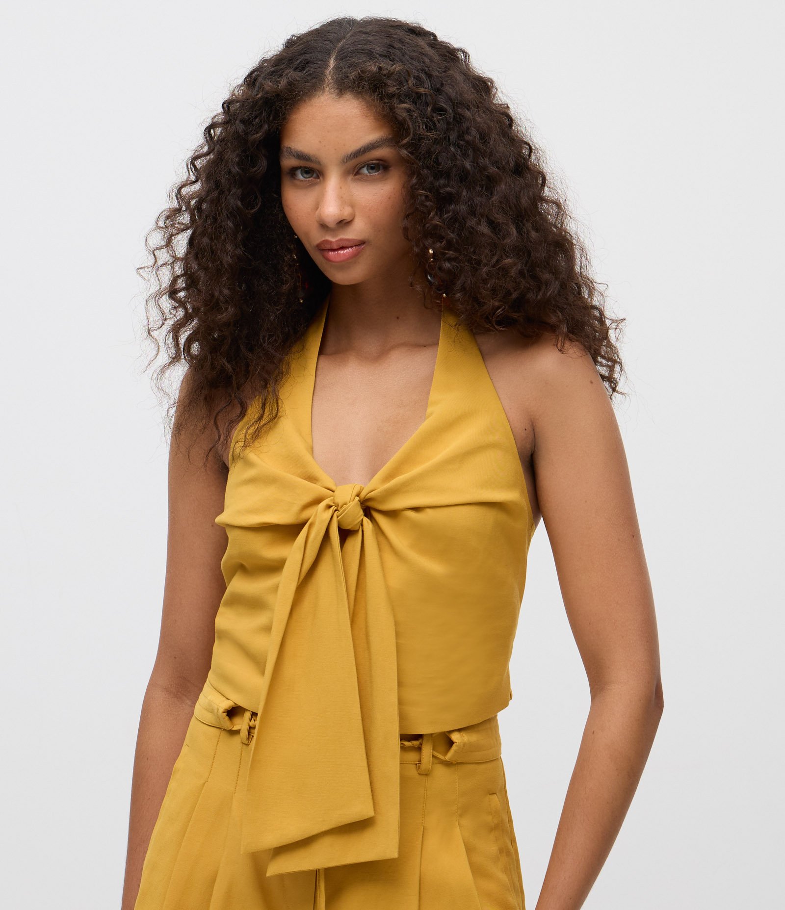 Blusa Frente Única em Viscose com Amarração no Busto Amarelo 1