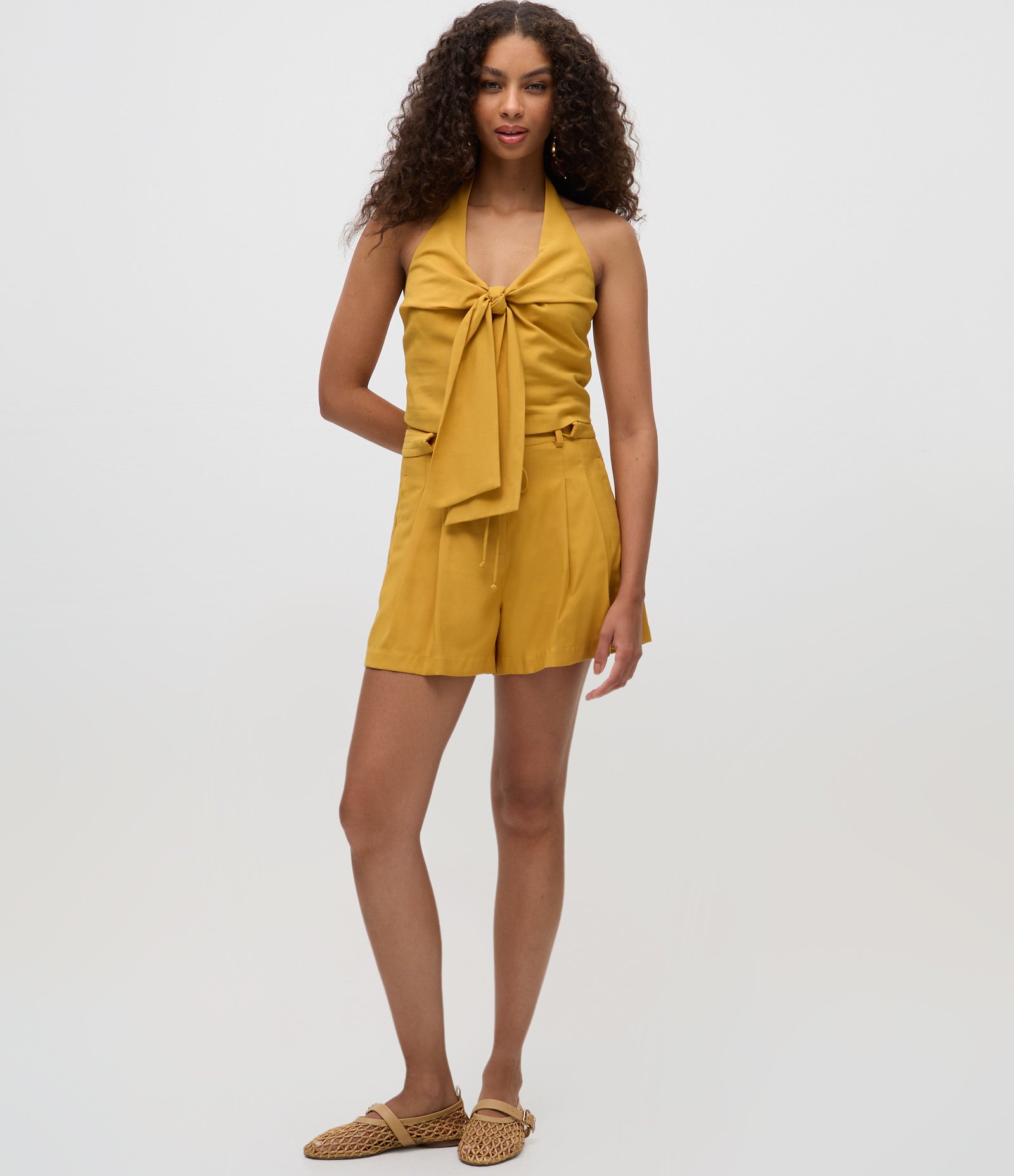 Blusa Frente Única em Viscose com Amarração no Busto Amarelo 2