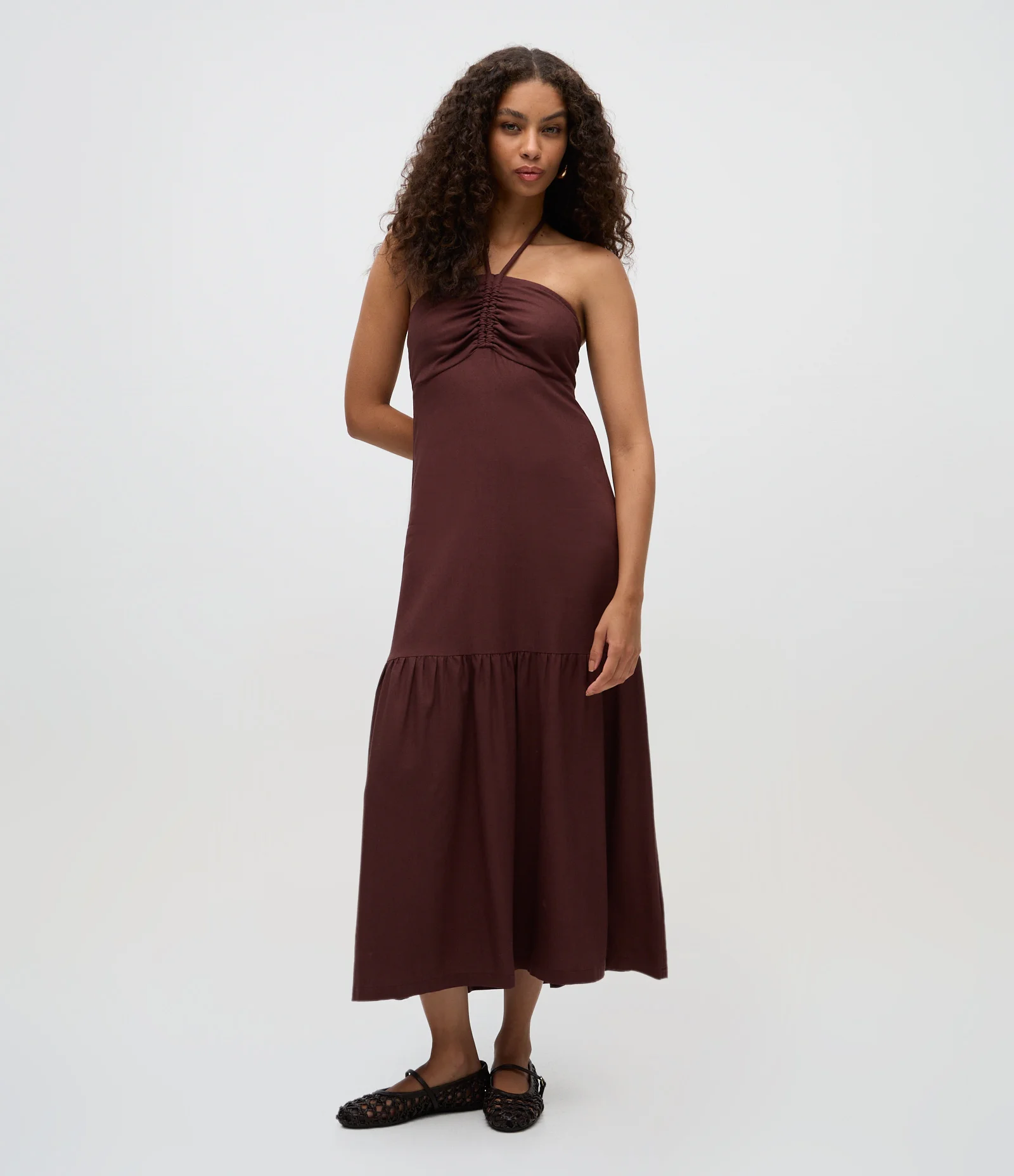 Vestido Long Midi em Viscolinho com Amarração no Pescoço Marrom 1