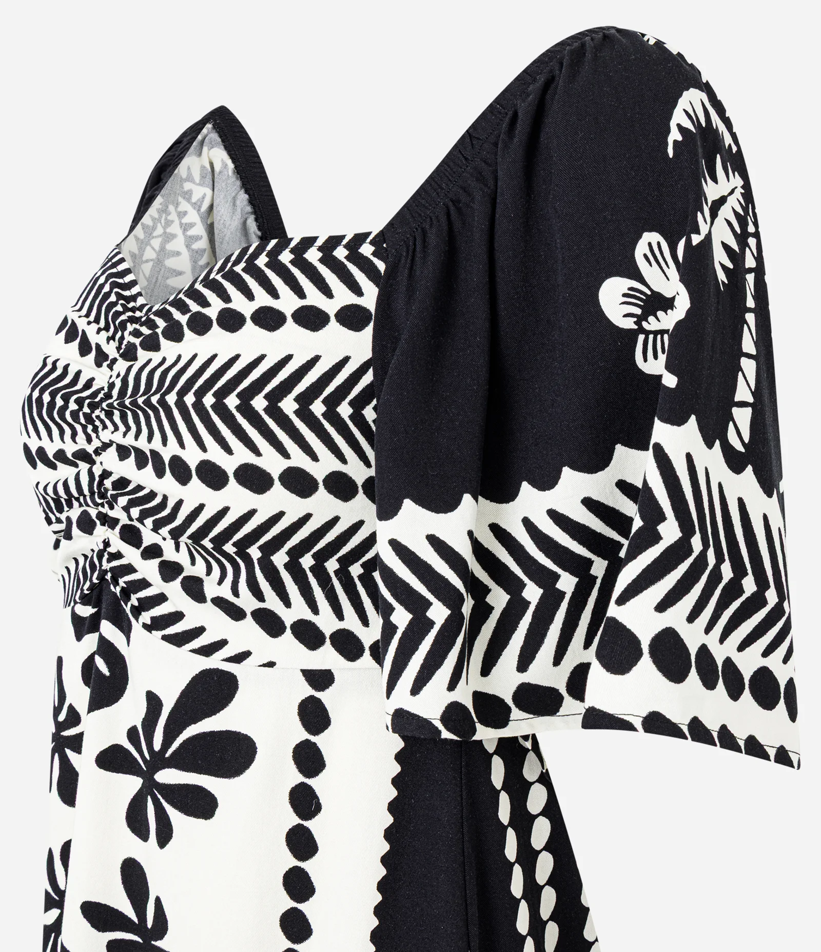 Vestido Midi Estampado em Viscose com Decote Coração Branco / Preto 2