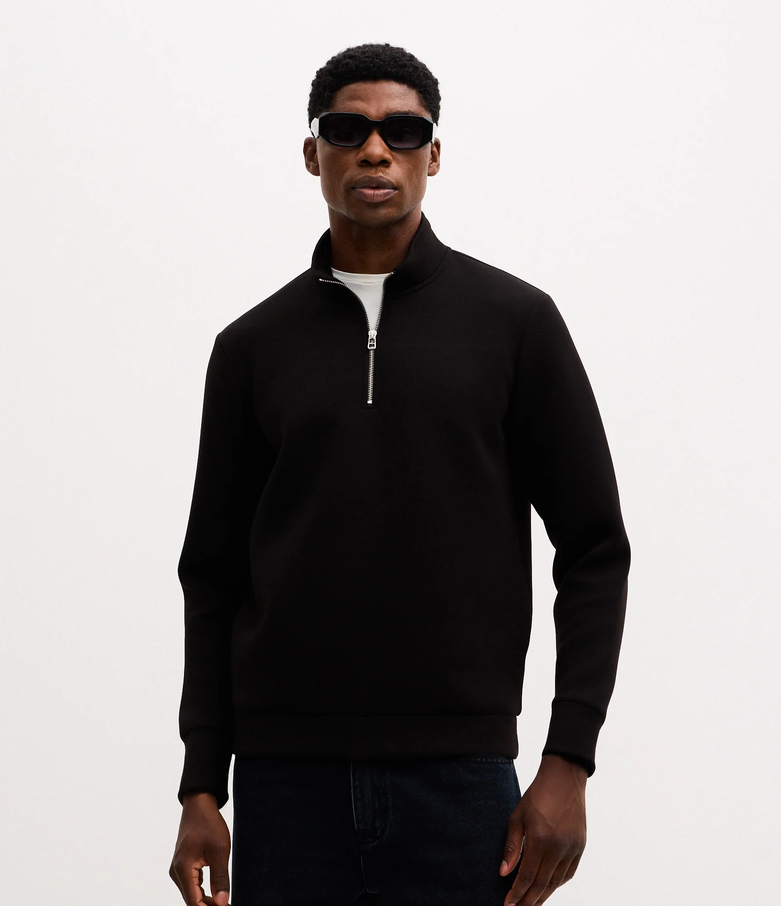 Blusão em Meia Malha Liso com Zíper na Gola Preto 1