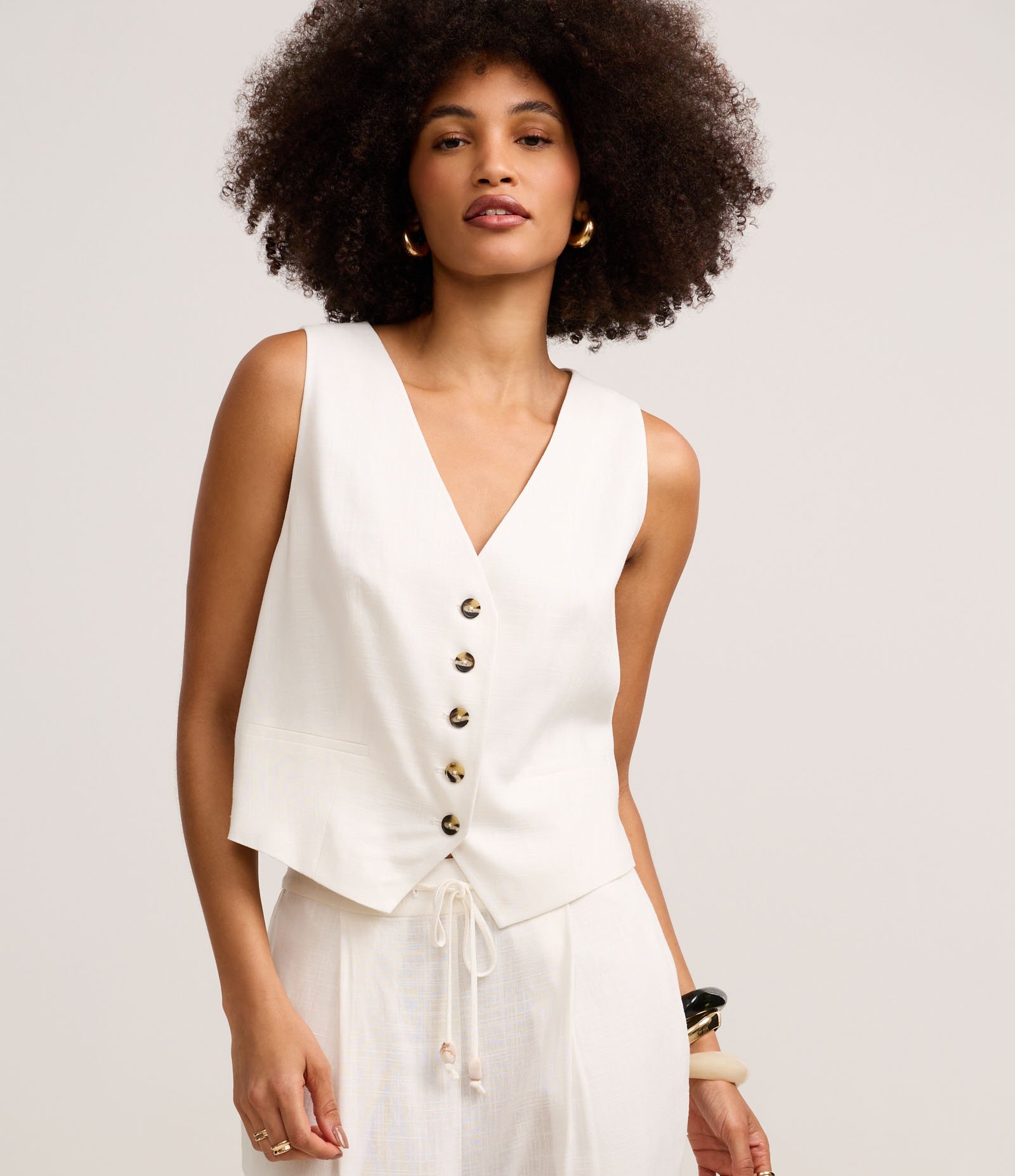 Colete em Viscolinho com Fechamento por Botões Contrastantes Branco 1