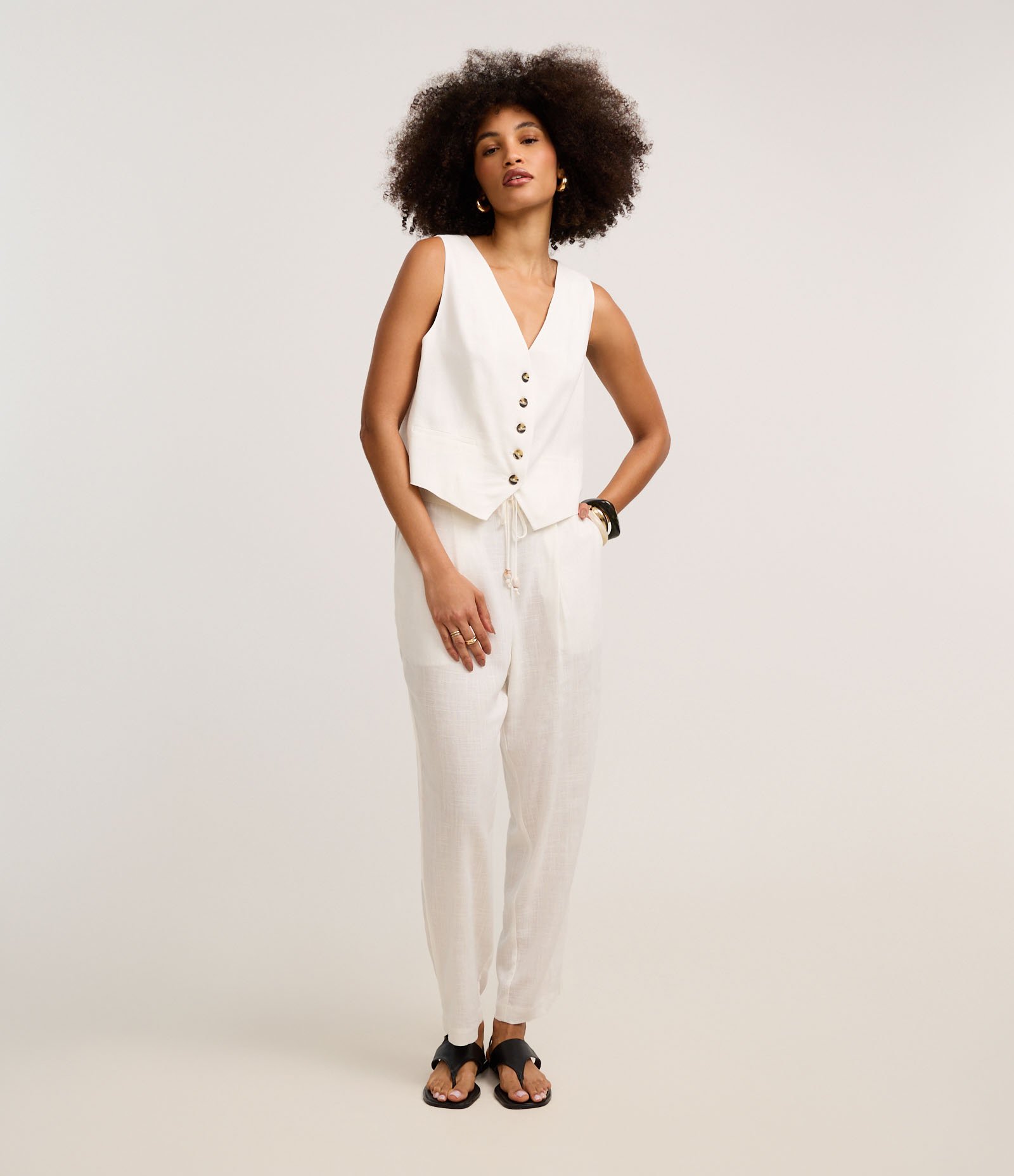 Colete em Viscolinho com Fechamento por Botões Contrastantes Branco 2