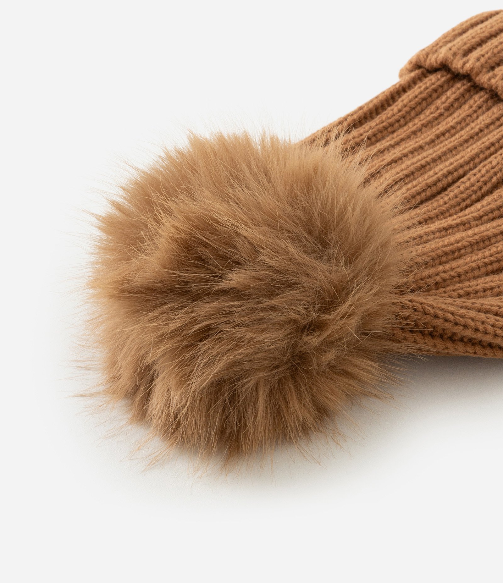 Touca em Tricô Básico com Pompom Marrom 4