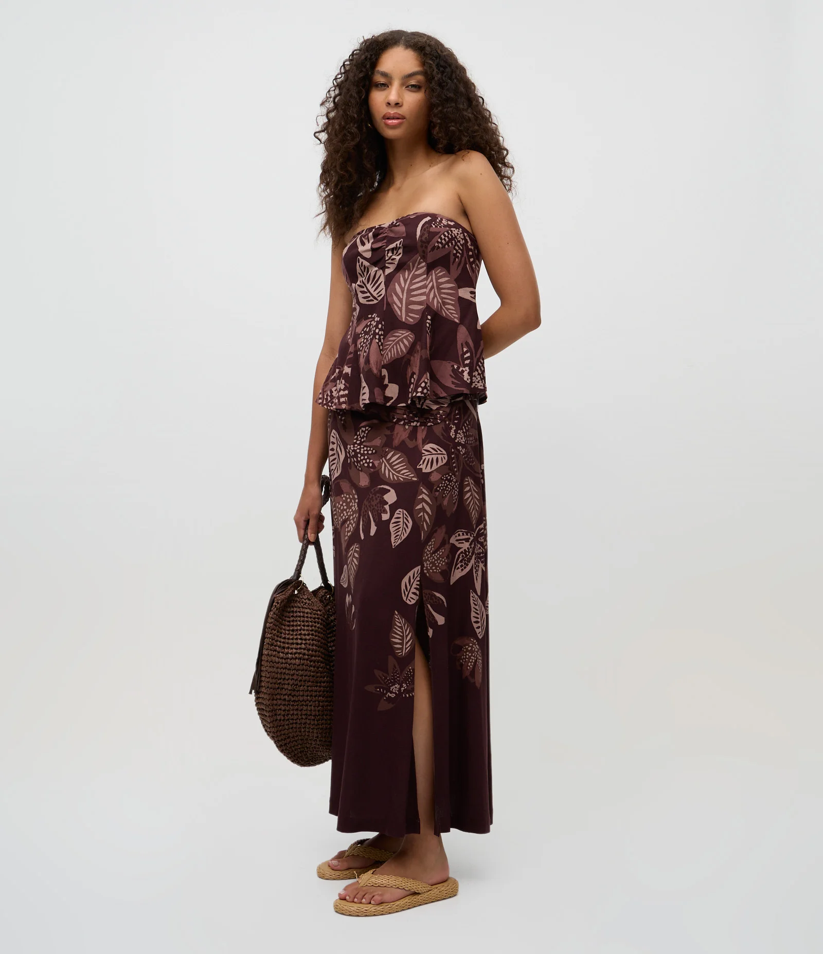 Saia Midi em Viscolinho com Fenda e Estampa Floral Marrom 1