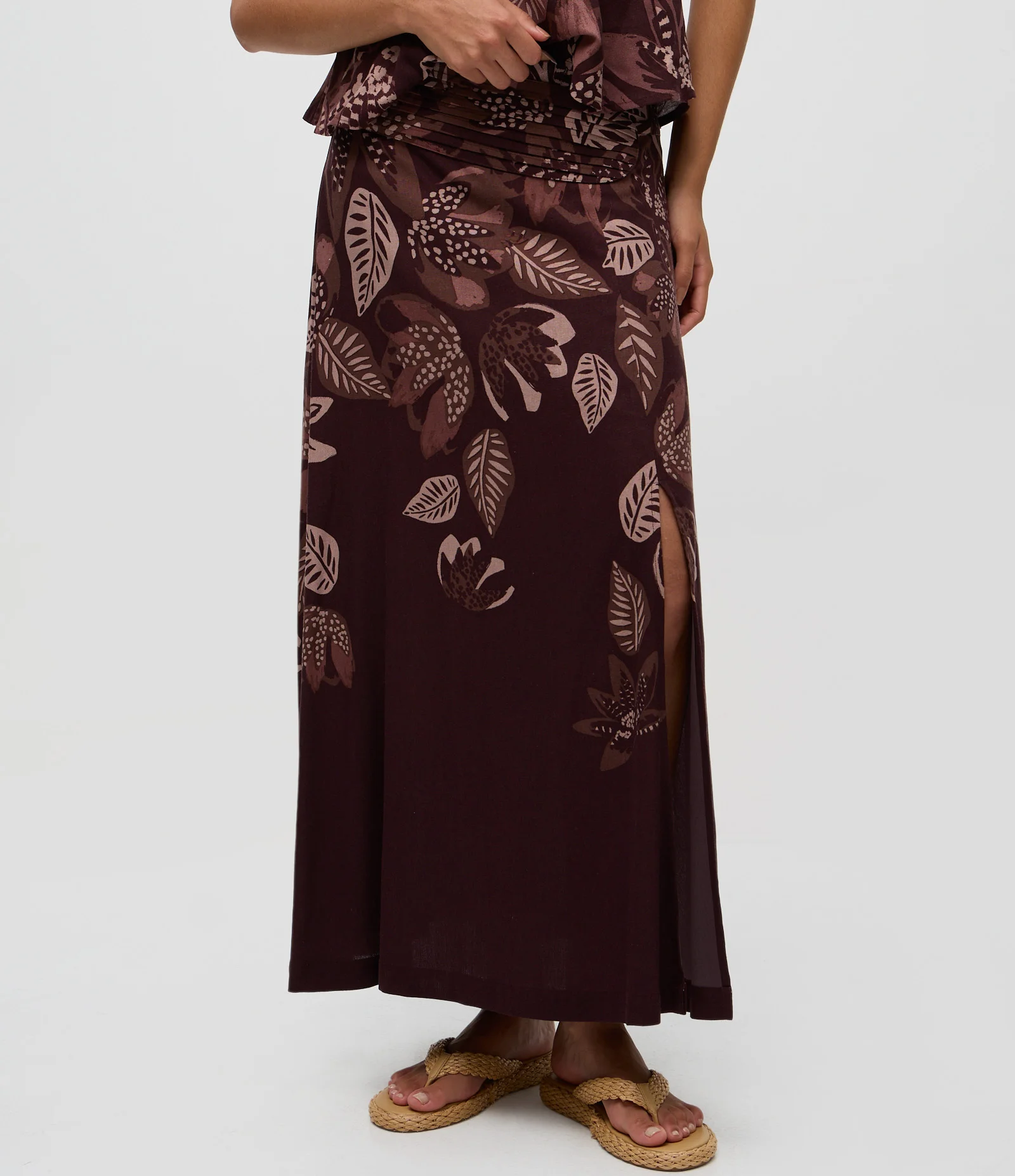 Saia Midi em Viscolinho com Fenda e Estampa Floral Marrom 2