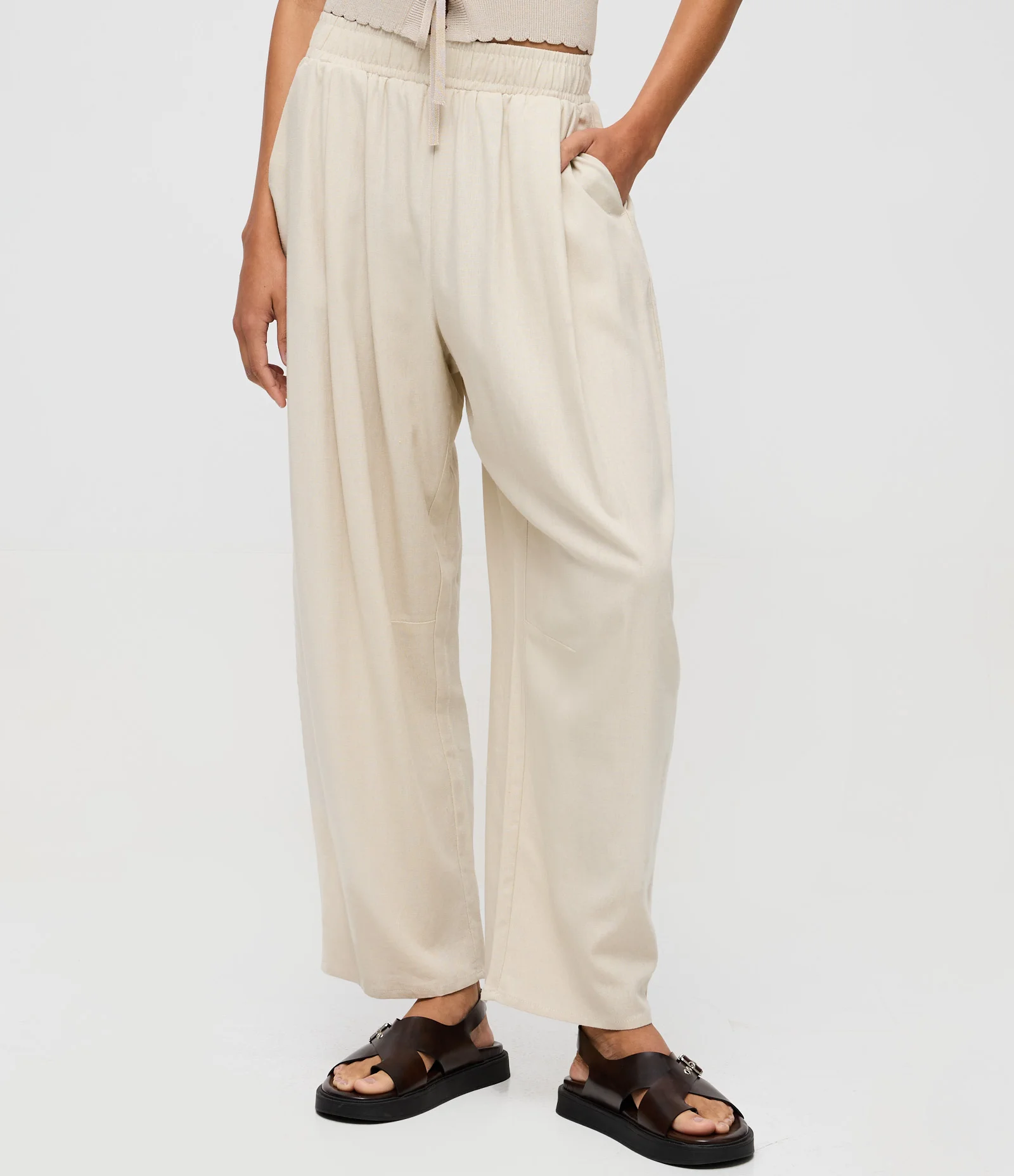 Calça Barrel em Viscolinho com Bege 2