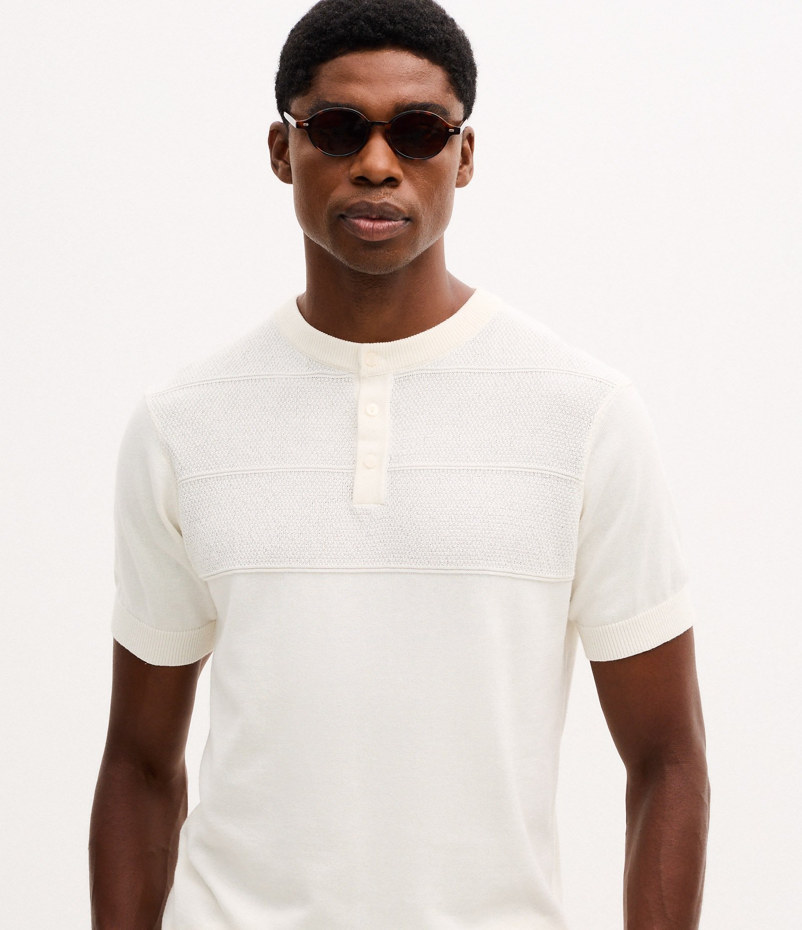 Camiseta Manga Curta Efeito Tricô Texturizado Gola Padre Branco 4