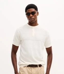 Camiseta Manga Curta Efeito Tricô Texturizado Gola Padre